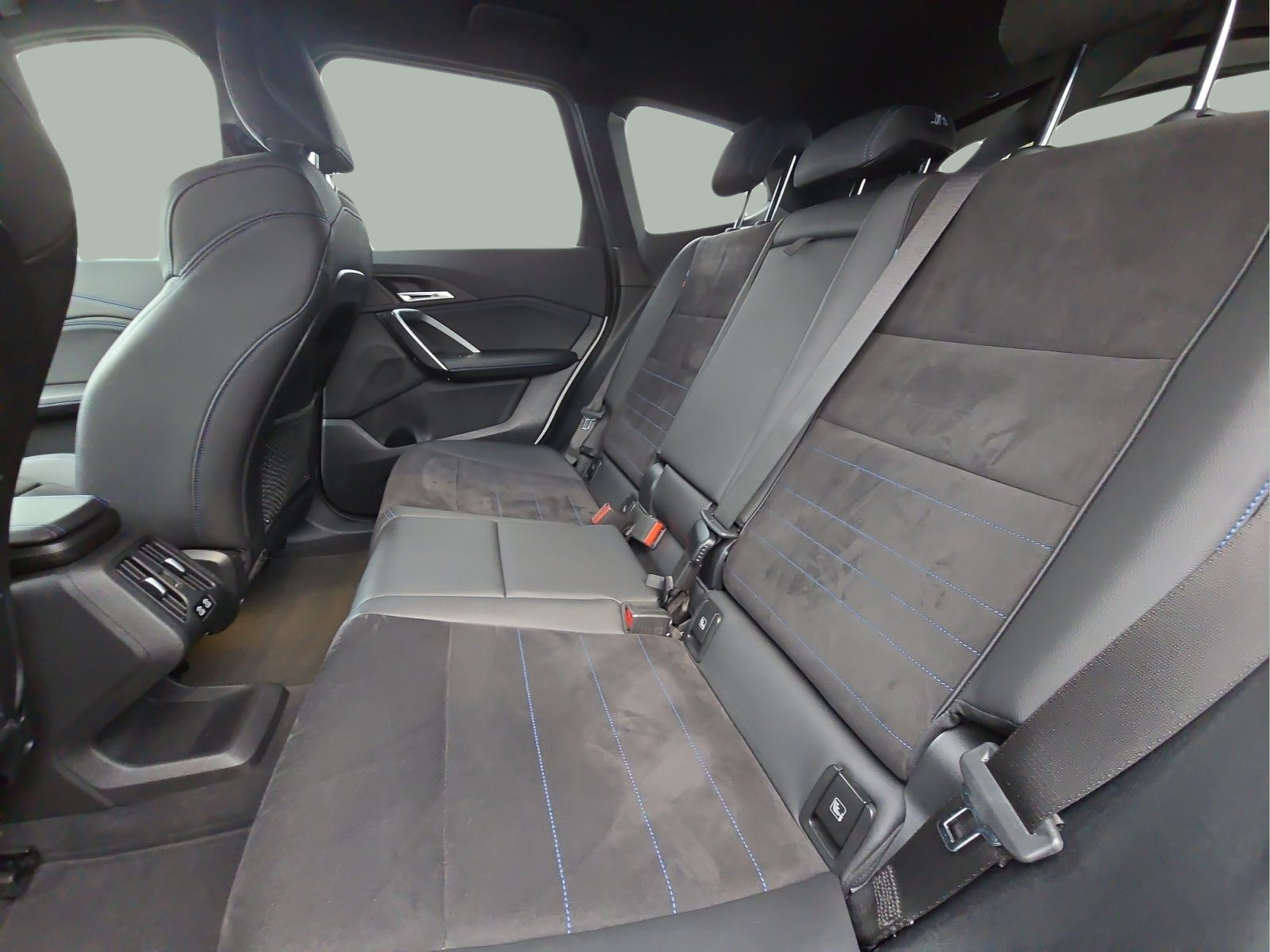 BMW X1 xDrive25e color Blanco. Año 2023. 180KW(245CV). Elétrico / Gasolina Híbrido. En concesionario MCoutinho Bomcar Coimbra de Coimbra