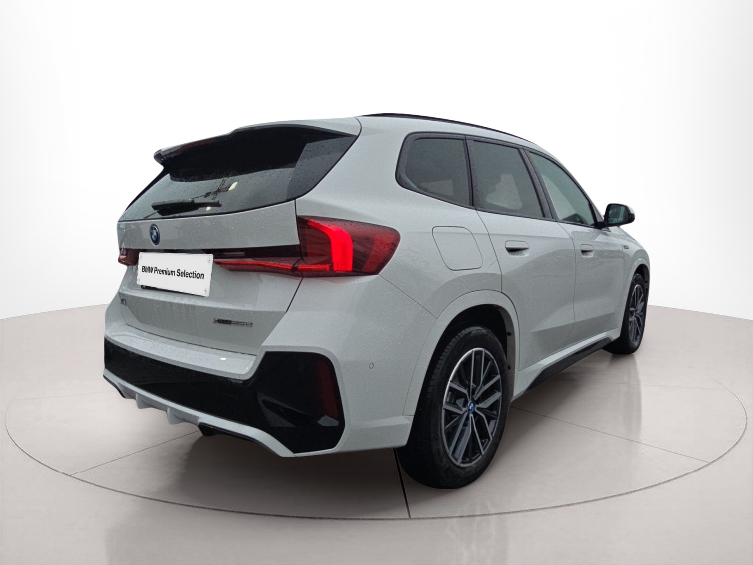 BMW X1 xDrive25e color Blanco. Año 2023. 180KW(245CV). Elétrico / Gasolina Híbrido. En concesionario MCoutinho Bomcar Coimbra de Coimbra