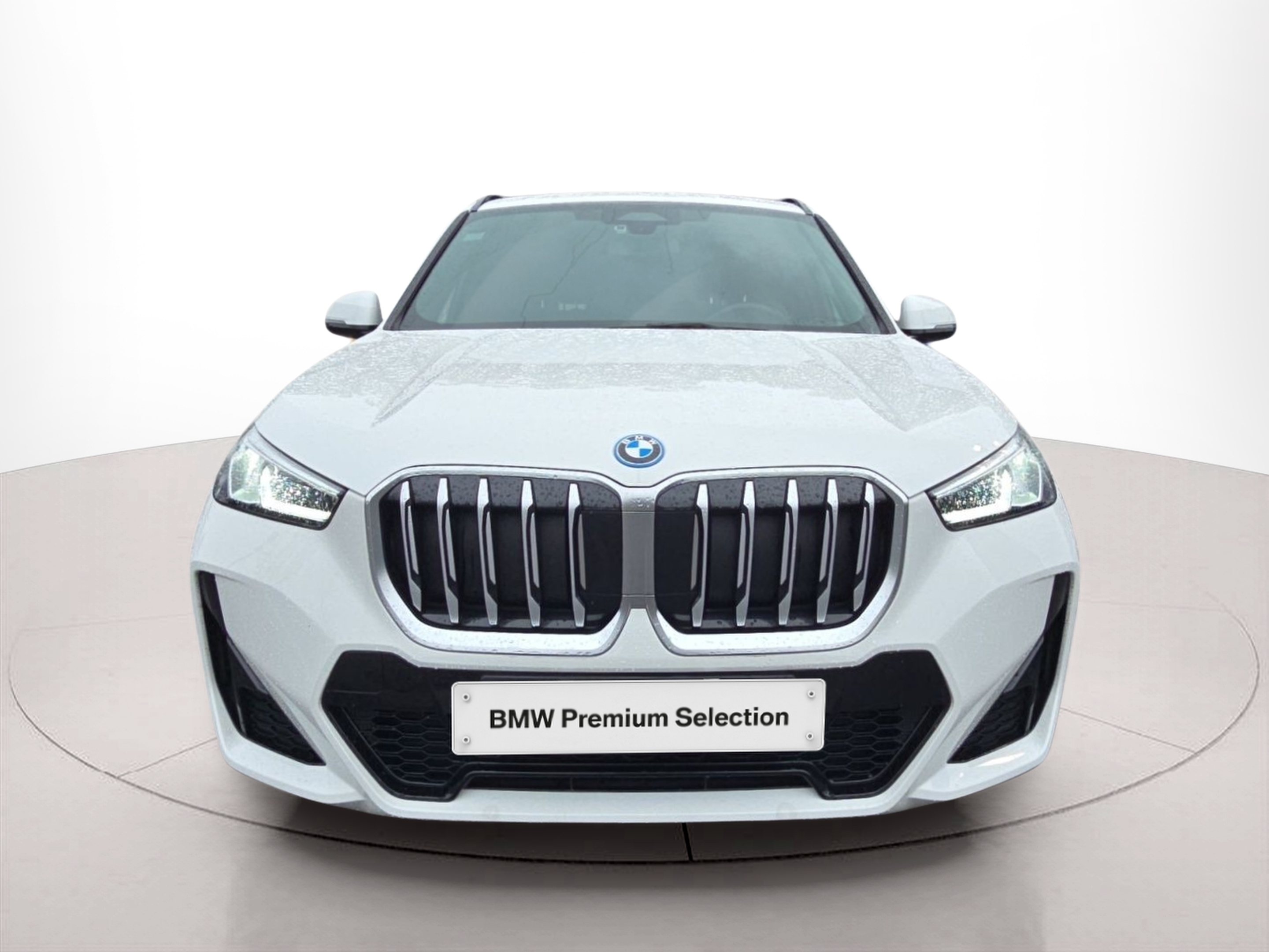 Fotos de BMW X1 xDrive25e color Blanco. Año 2023. 180KW(245CV). Elétrico / Gasolina Híbrido. En concesionario MCoutinho Bomcar Coimbra de Coimbra