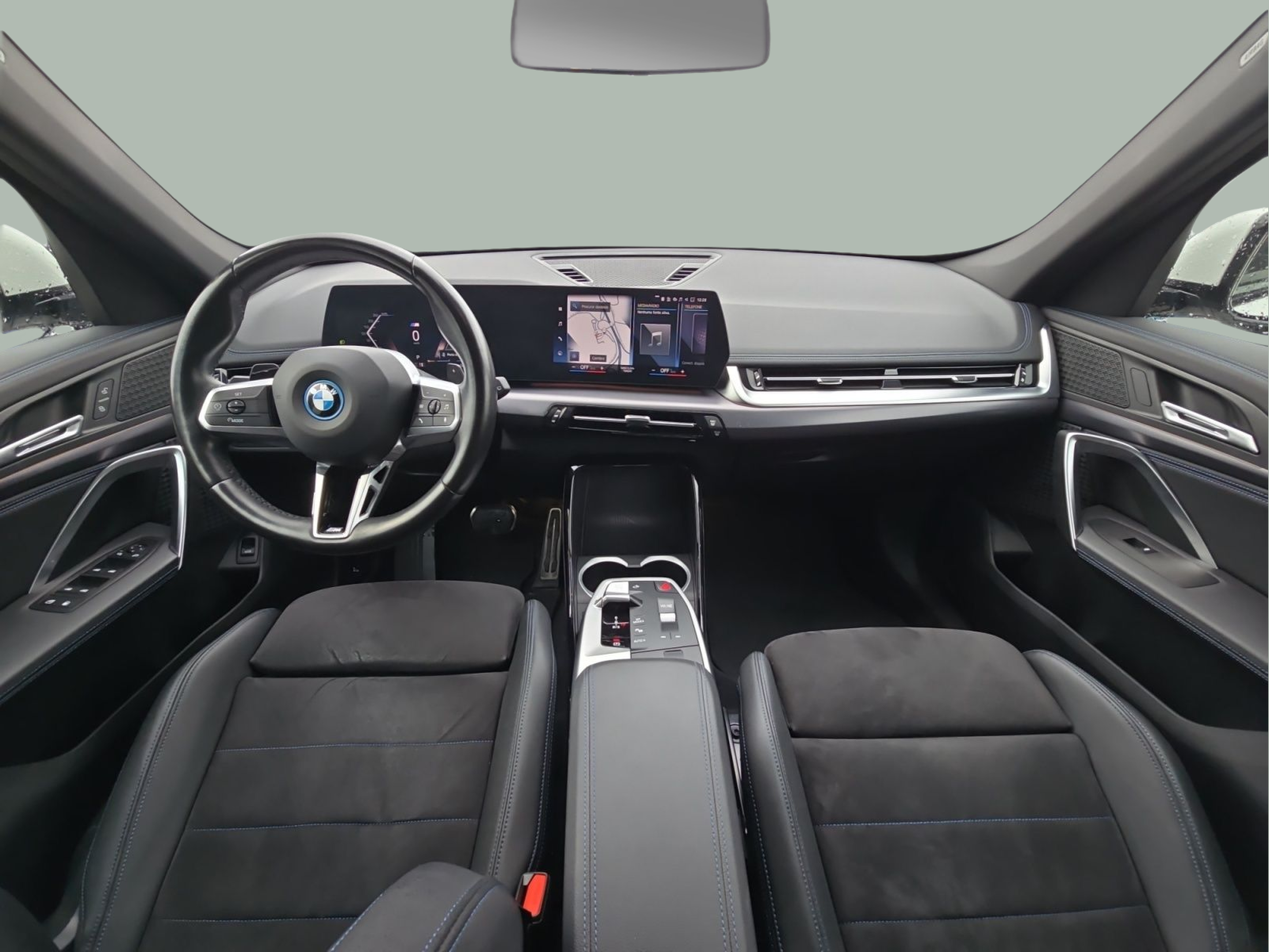 BMW X1 xDrive25e color Blanco. Año 2023. 180KW(245CV). Elétrico / Gasolina Híbrido. En concesionario MCoutinho Bomcar Coimbra de Coimbra