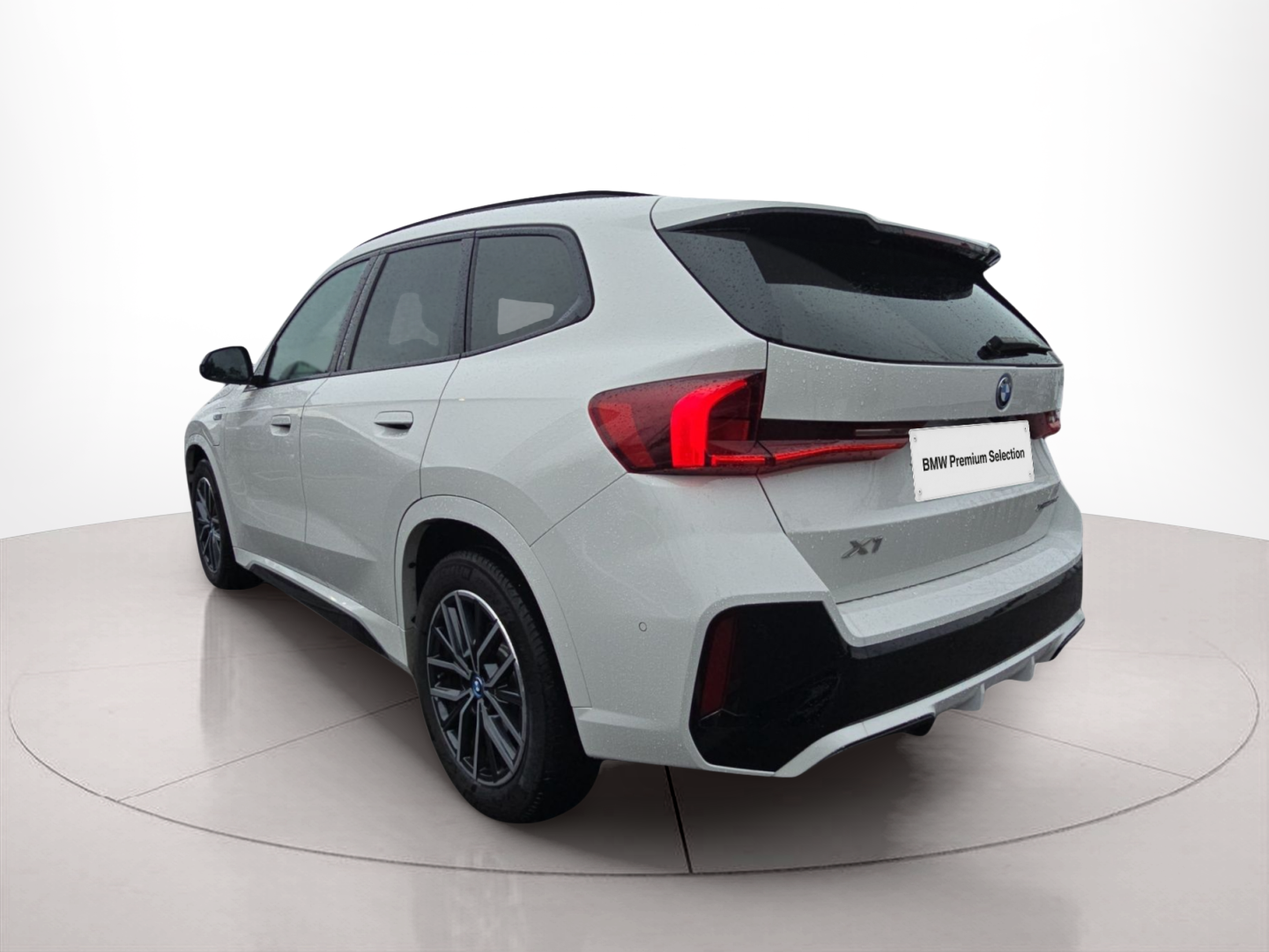 BMW X1 xDrive25e color Blanco. Año 2023. 180KW(245CV). Elétrico / Gasolina Híbrido. En concesionario MCoutinho Bomcar Coimbra de Coimbra