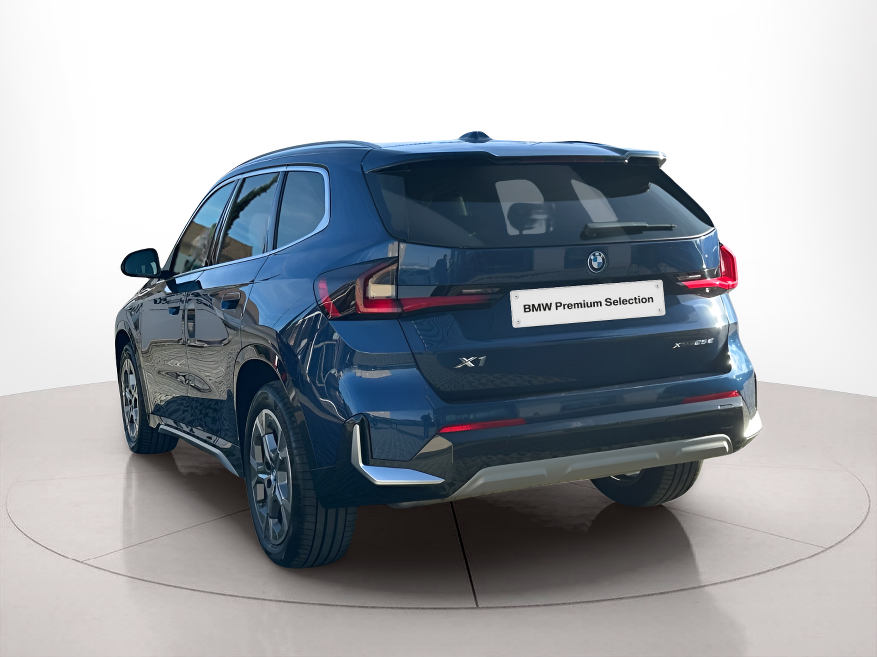 BMW X1 xDrive25e color Azul. Año 2025. 180KW(245CV). Elétrico / Gasolina Híbrido. En concesionario MCoutinho - Viseu de Viseu