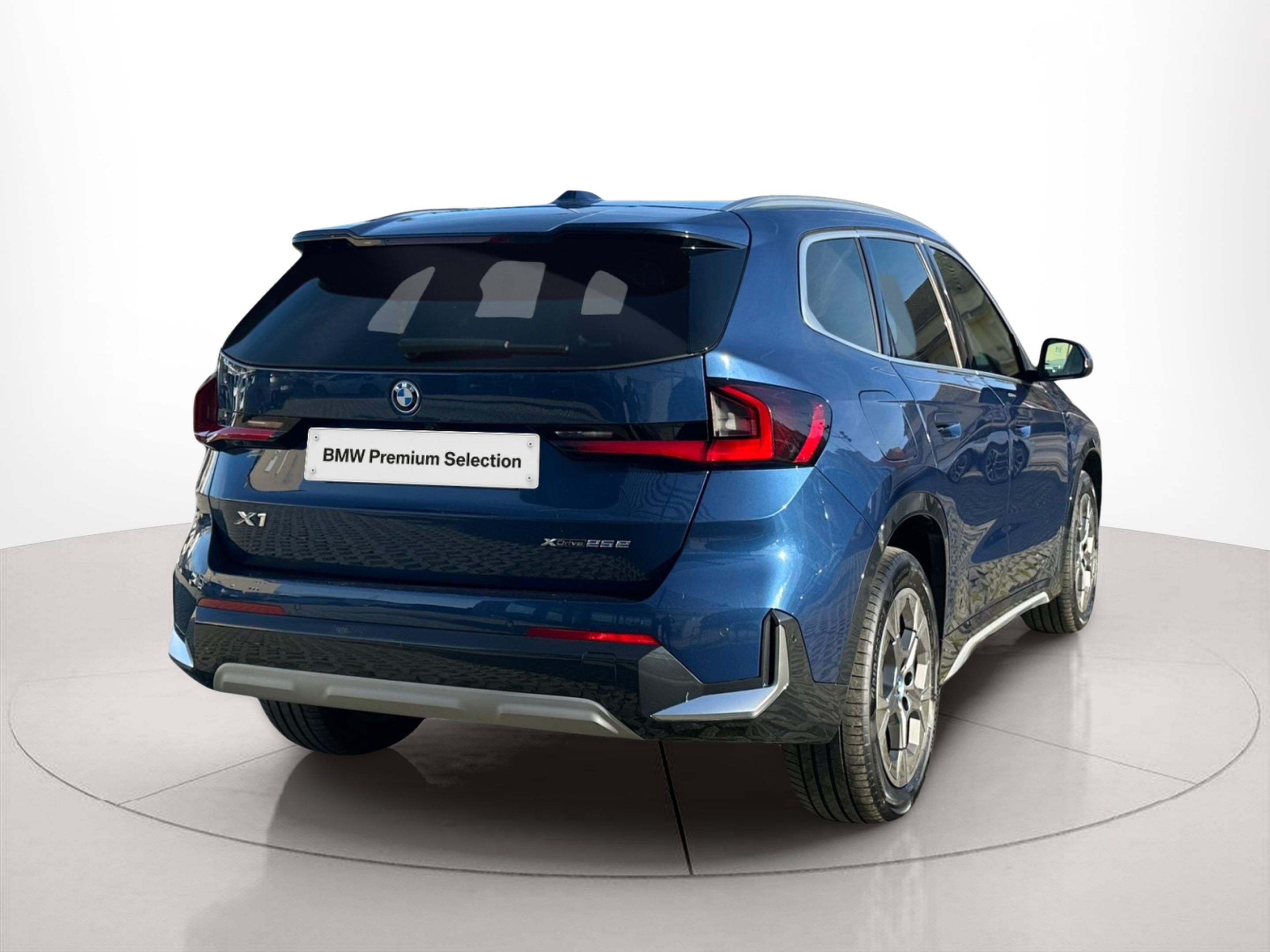 BMW X1 xDrive25e color Azul. Año 2025. 180KW(245CV). Elétrico / Gasolina Híbrido. En concesionario MCoutinho - Viseu de Viseu