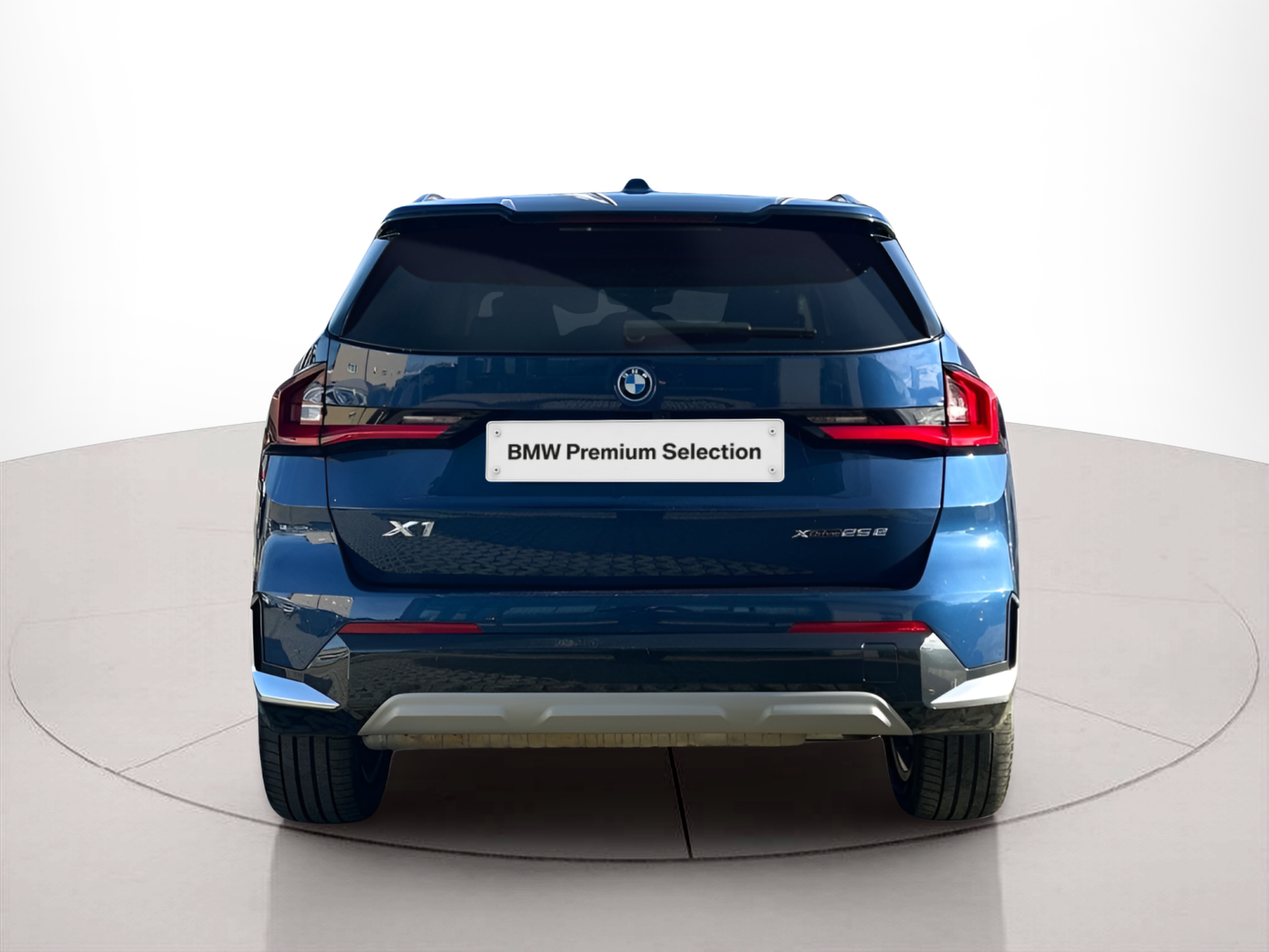 BMW X1 xDrive25e color Azul. Año 2025. 180KW(245CV). Elétrico / Gasolina Híbrido. En concesionario MCoutinho - Viseu de Viseu