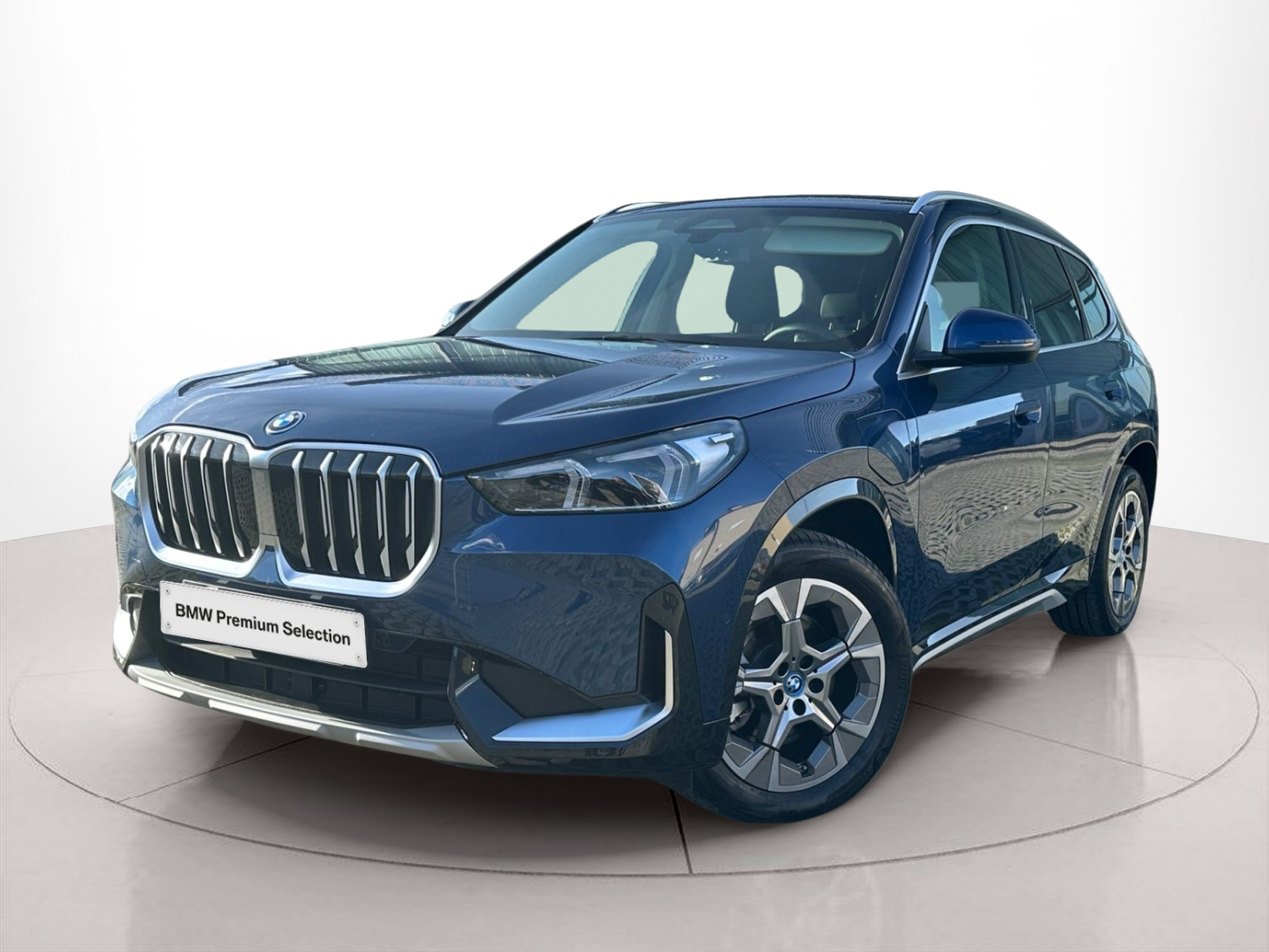 Fotos de BMW X1 xDrive25e color Azul. Año 2025. 180KW(245CV). Elétrico / Gasolina Híbrido. En concesionario MCoutinho - Viseu de Viseu