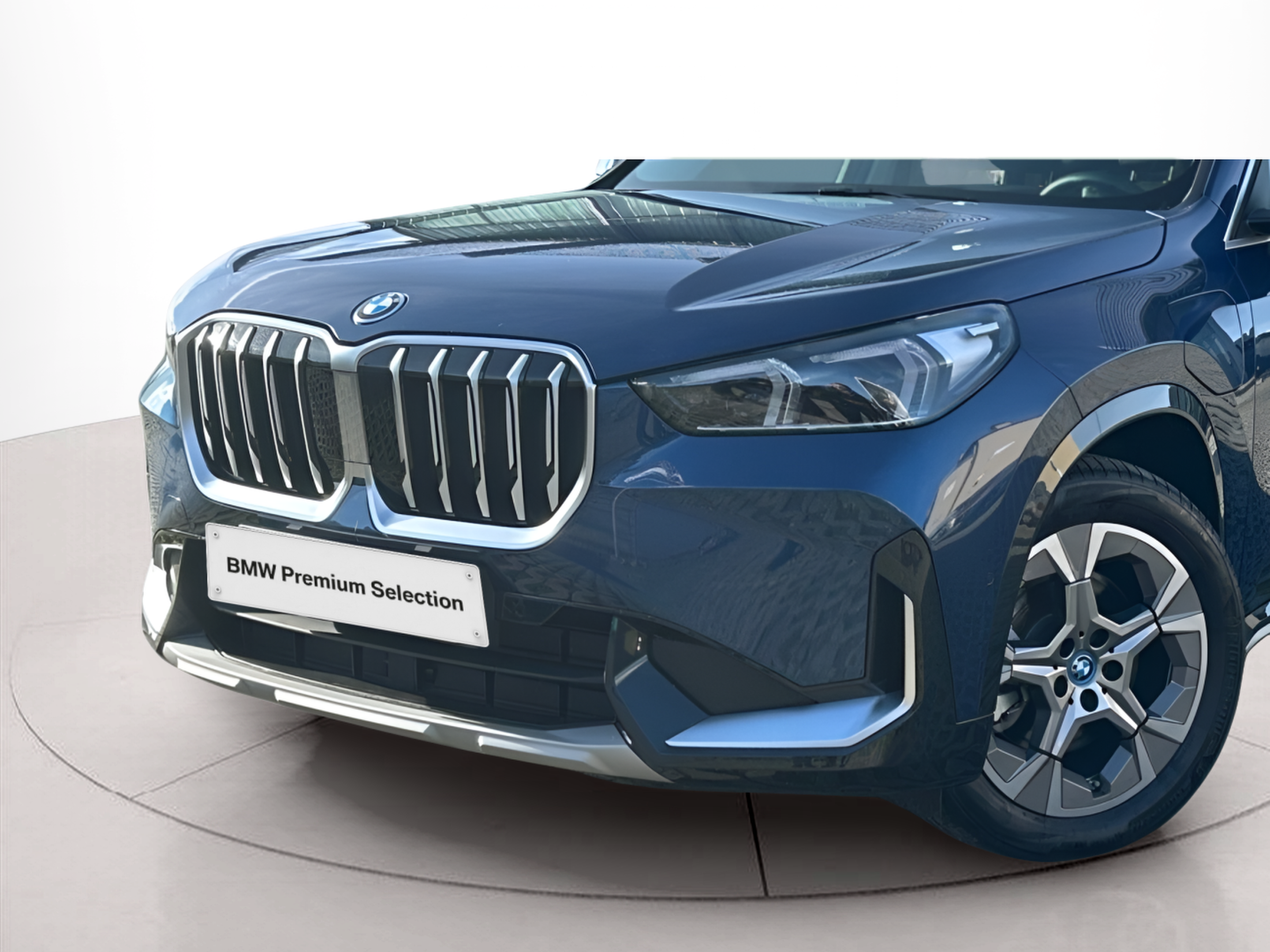 BMW X1 xDrive25e color Azul. Año 2025. 180KW(245CV). Elétrico / Gasolina Híbrido. En concesionario MCoutinho - Viseu de Viseu