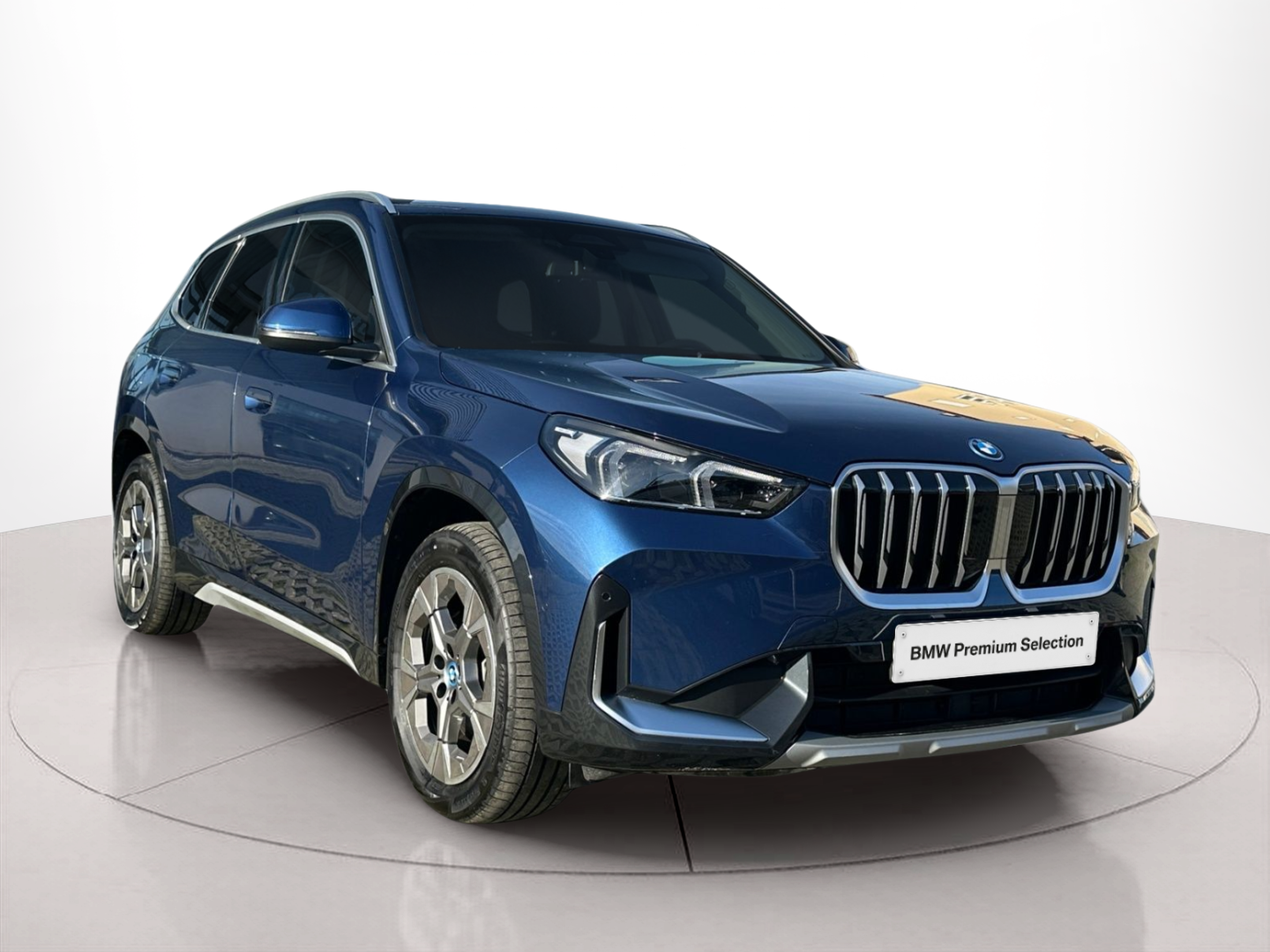 Fotos de BMW X1 xDrive25e color Azul. Año 2025. 180KW(245CV). Elétrico / Gasolina Híbrido. En concesionario MCoutinho - Viseu de Viseu