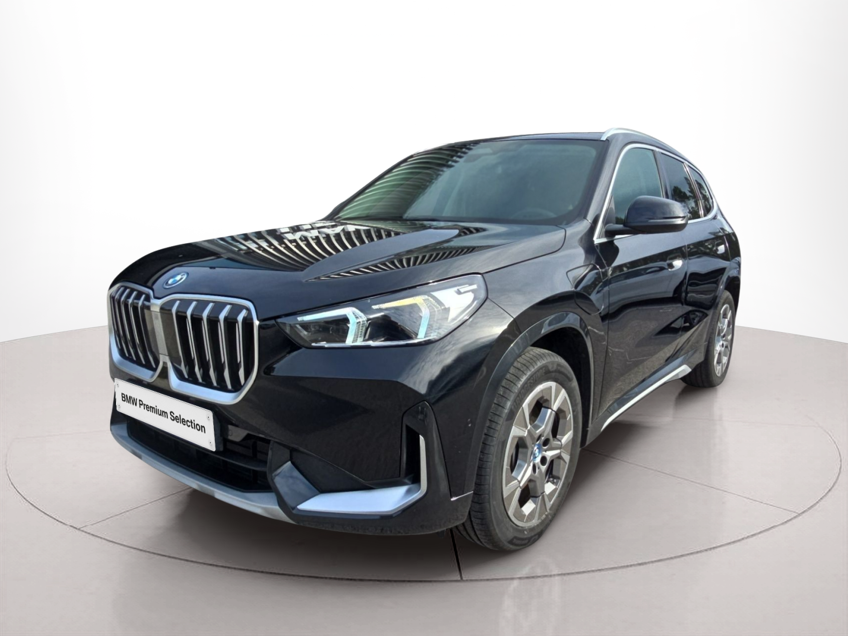 Fotos de BMW X1 xDrive25e color Negro. Año 2025. 180KW(245CV). Elétrico / Gasolina Híbrido. En concesionario MCoutinho Bomcar Leiria de Leiria