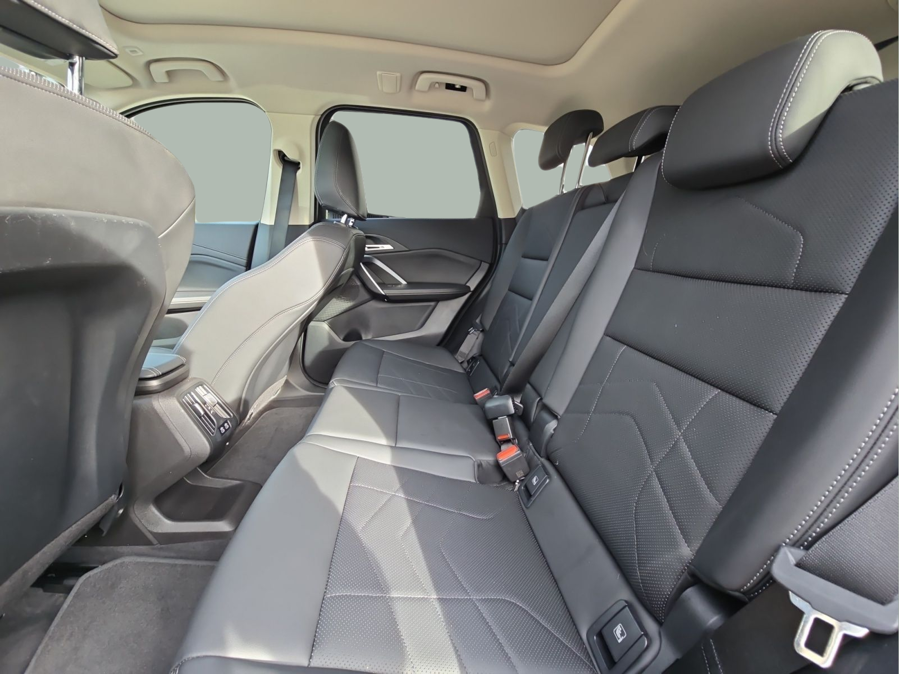 BMW X1 xDrive25e color Negro. Año 2025. 180KW(245CV). Elétrico / Gasolina Híbrido. En concesionario MCoutinho Bomcar Leiria de Leiria