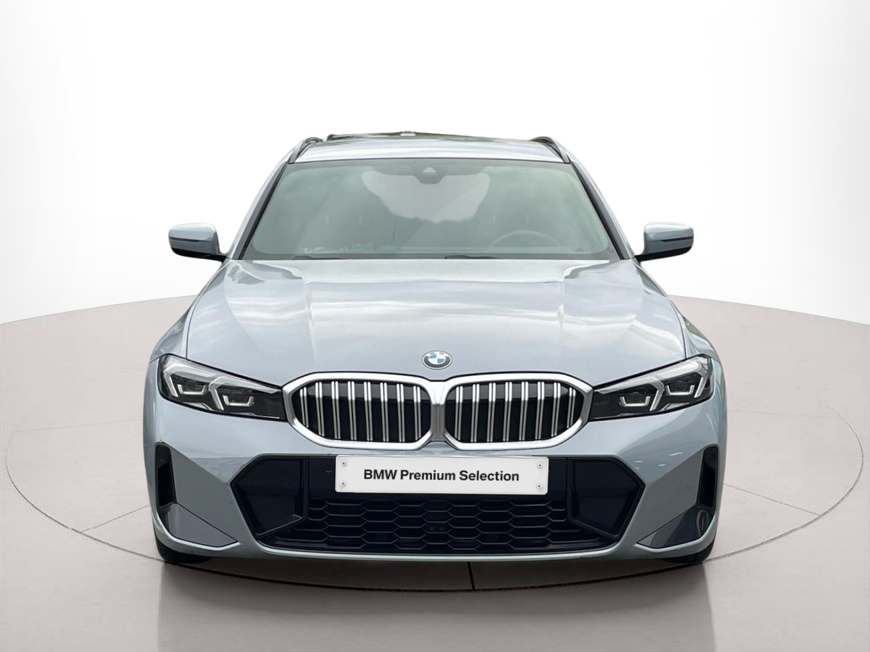 Fotos de BMW Série 3 320d Touring color Gris. Año 2024. 140KW(190CV). Diesel. En concesionario MCoutinho - Bragança de Bragança