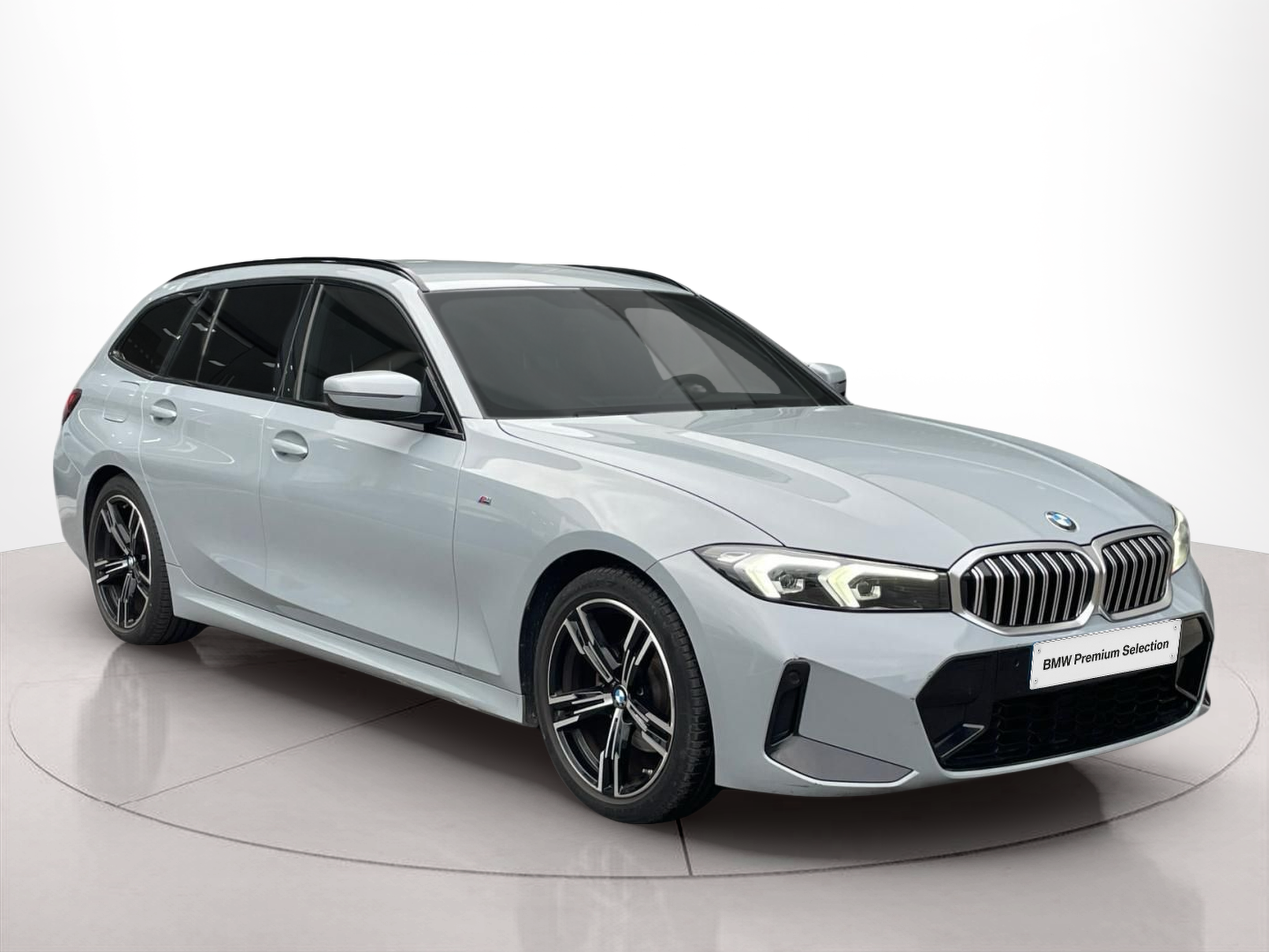 Fotos de BMW Série 3 320d Touring color Gris. Año 2024. 140KW(190CV). Diesel. En concesionario MCoutinho - Viseu de Viseu