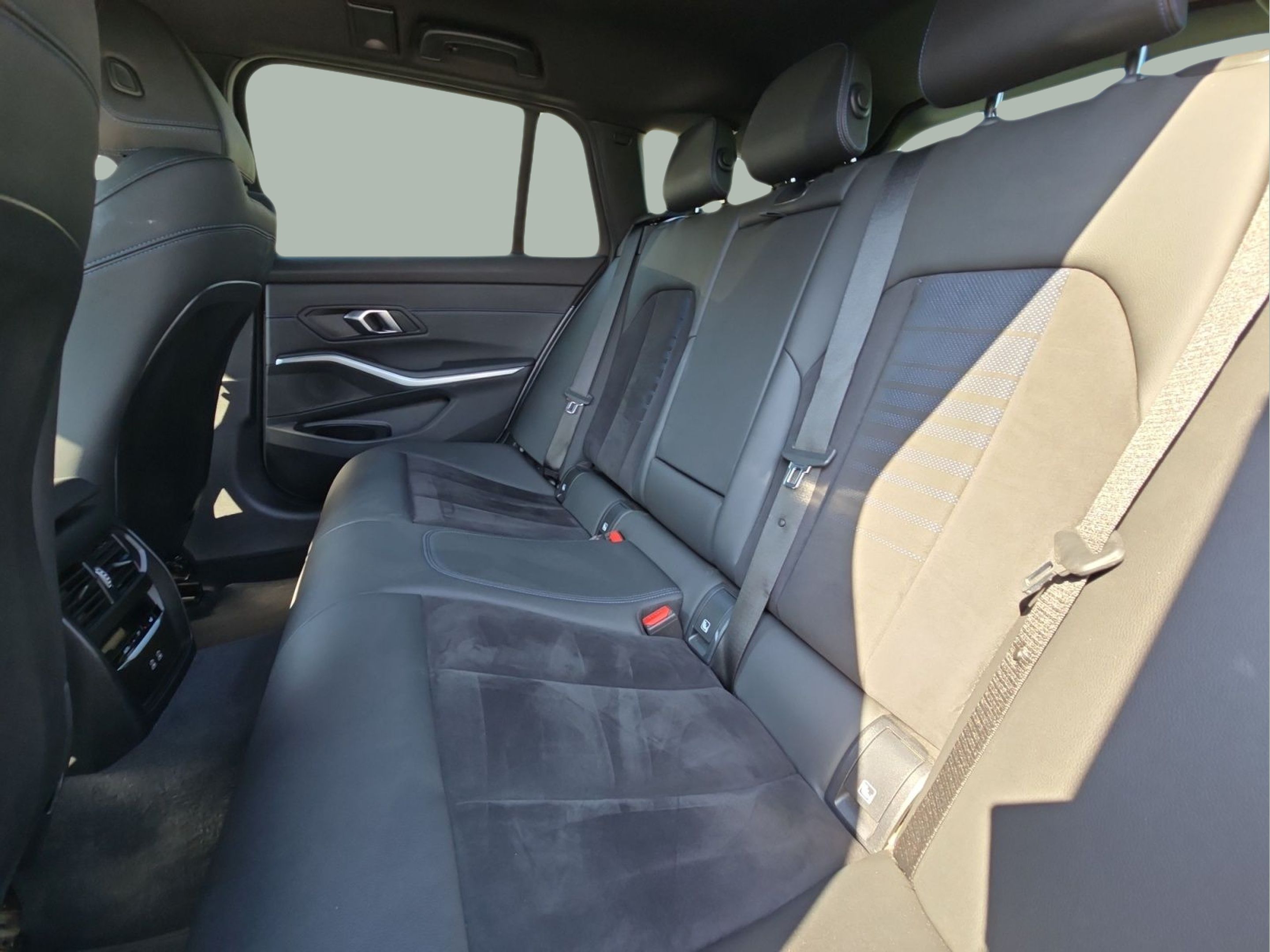 BMW Série 3 320d Touring color Gris. Año 2024. 140KW(190CV). Diesel. En concesionario MCoutinho Bomcar Coimbra de Coimbra