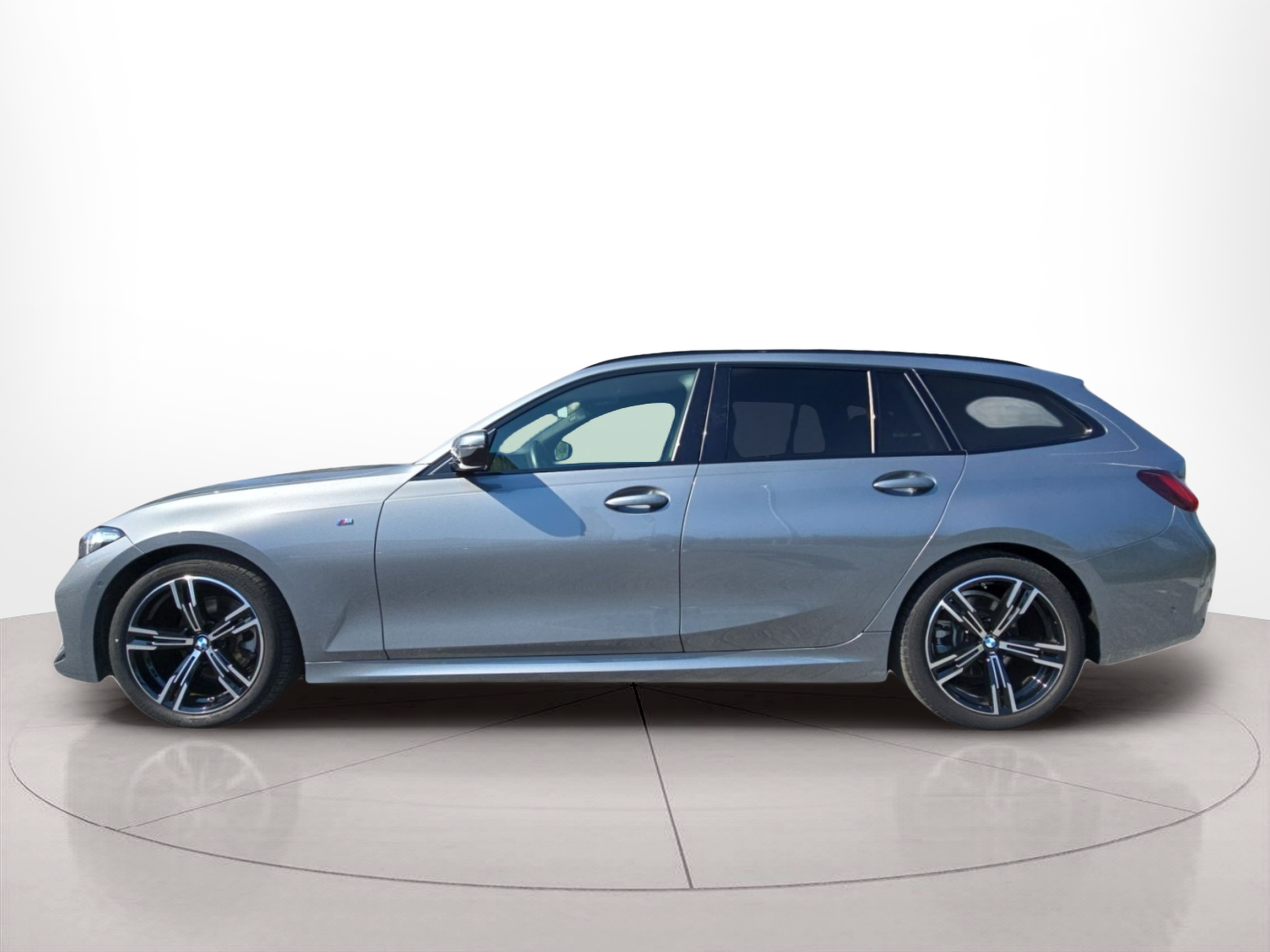 Fotos de BMW Série 3 320d Touring color Gris. Año 2024. 140KW(190CV). Diesel. En concesionario MCoutinho Bomcar Coimbra de Coimbra