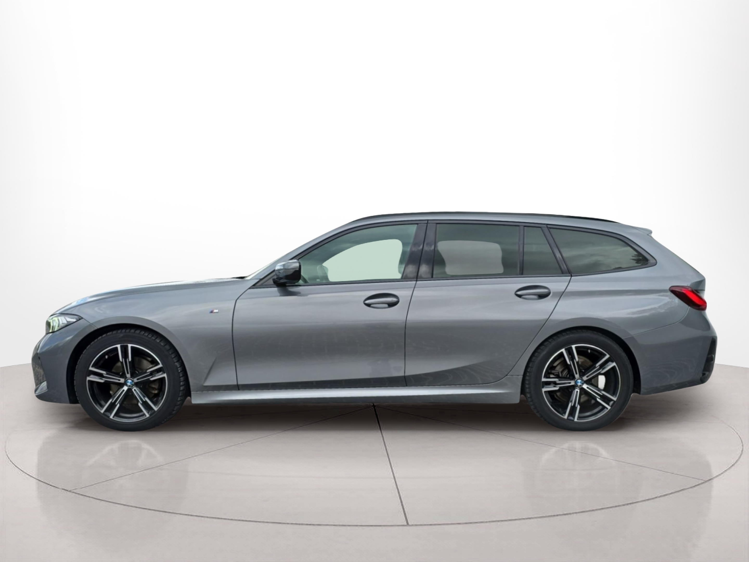 Fotos de BMW Série 3 320d Touring color Gris. Año 2024. 140KW(190CV). Diesel. En concesionario MCoutinho - Viseu de Viseu