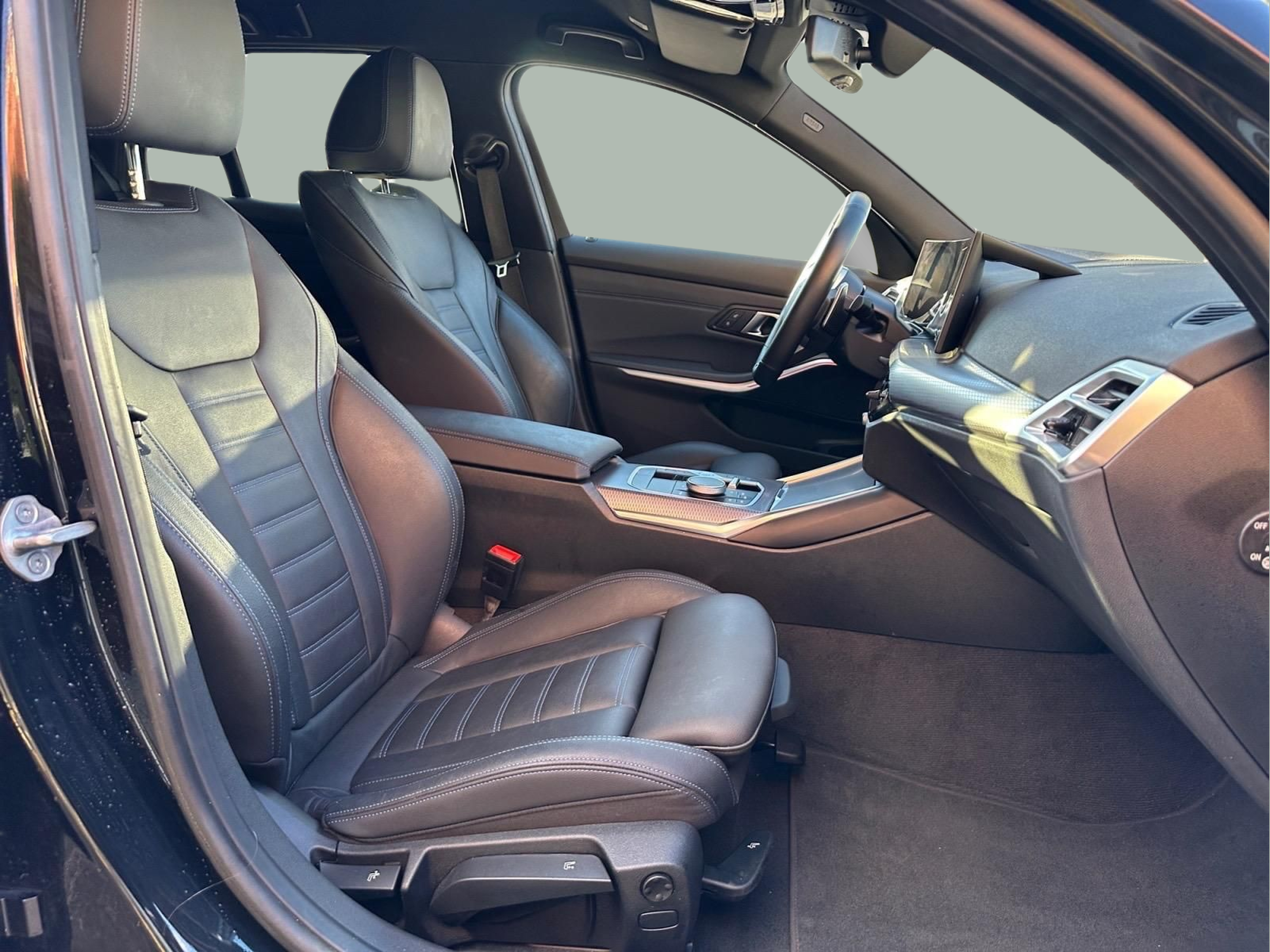 BMW Série 3 320d Touring color Negro. Año 2025. 140KW(190CV). Diesel. En concesionario MCoutinho - Vila Real de Vila Real