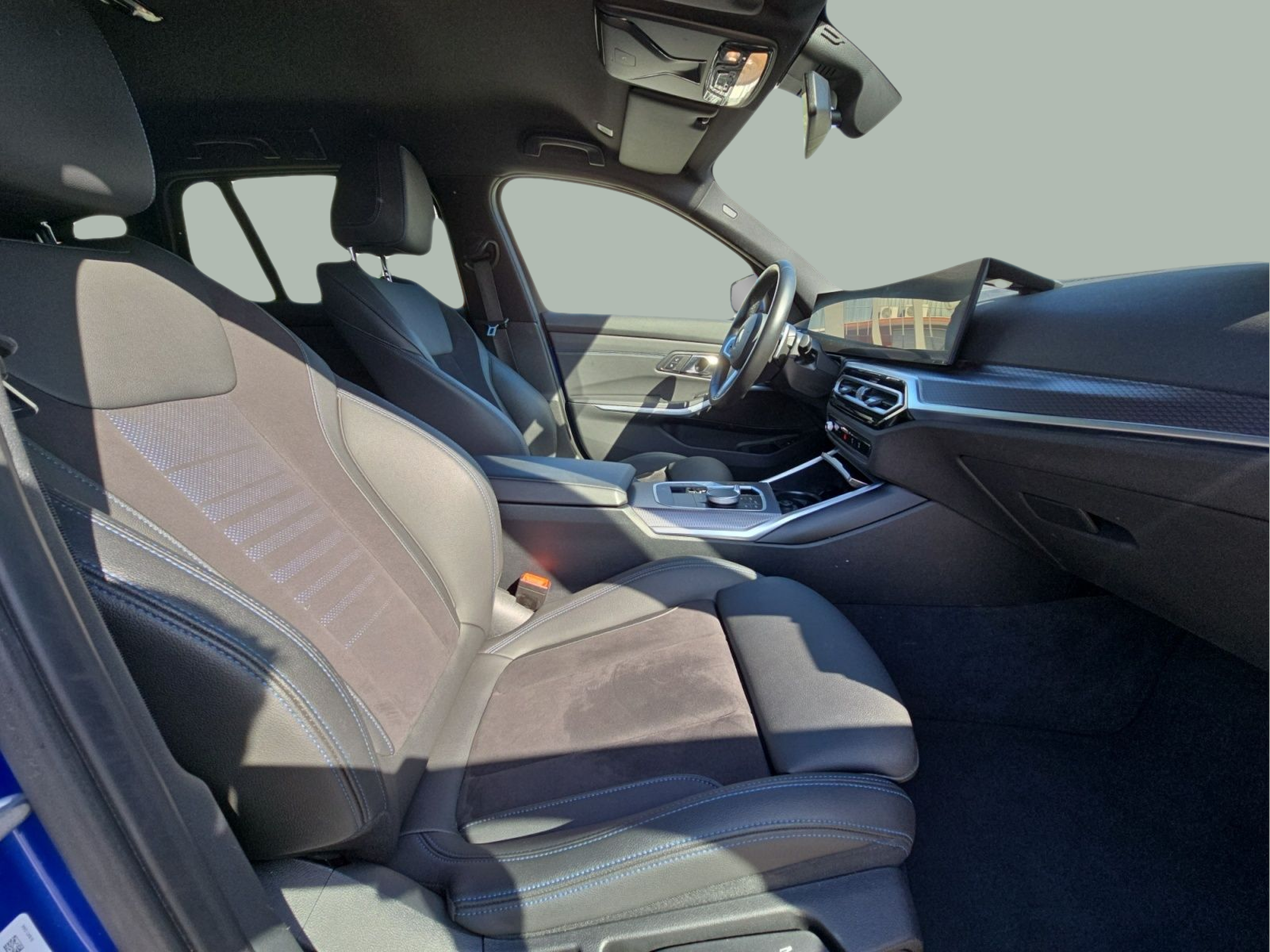 BMW Série 3 320d Touring color Azul. Año 2024. 140KW(190CV). Diesel. En concesionario MCoutinho Bomcar Leiria de Leiria