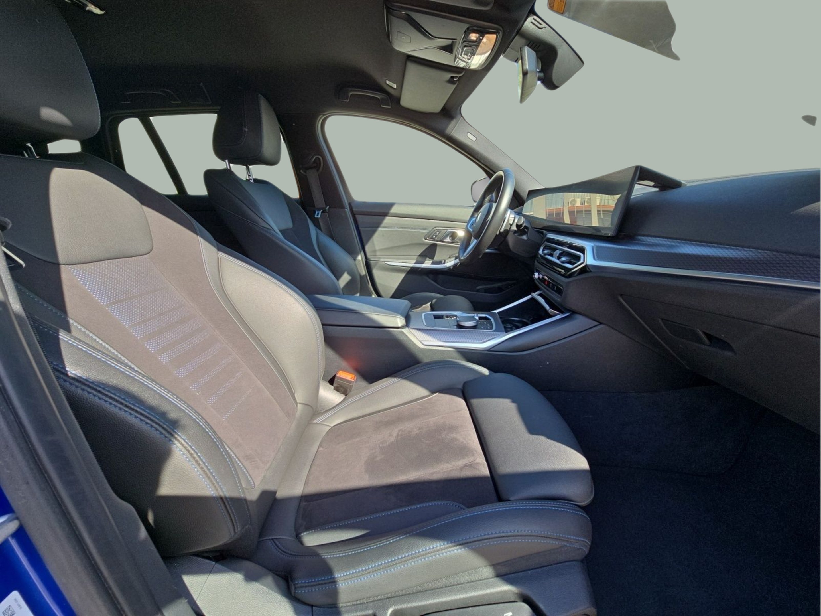 BMW Série 3 320d Touring color Azul. Año 2024. 140KW(190CV). Diesel. En concesionario MCoutinho Bomcar Leiria de Leiria