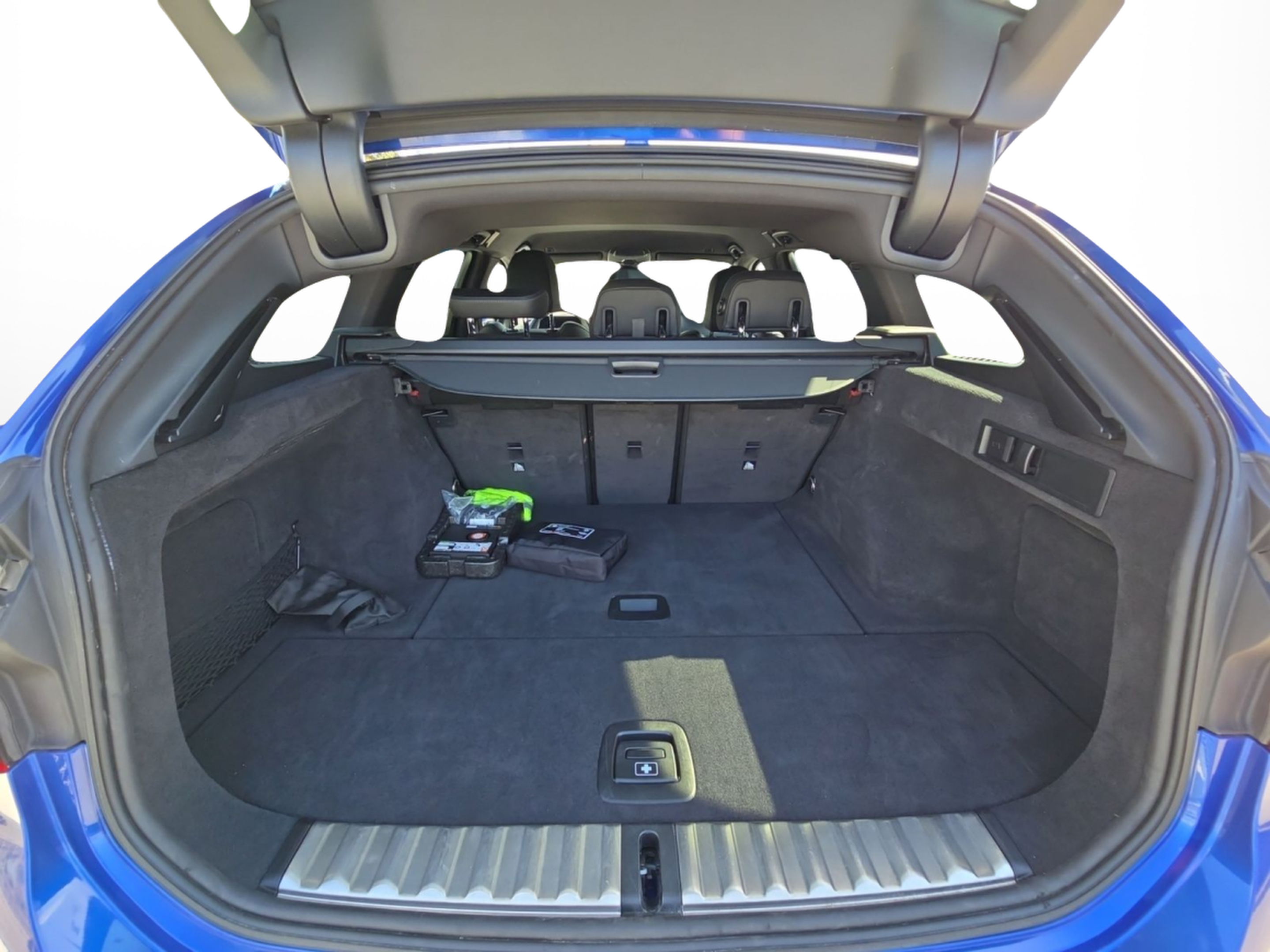 BMW Série 3 320d Touring color Azul. Año 2024. 140KW(190CV). Diesel. En concesionario MCoutinho Bomcar Leiria de Leiria