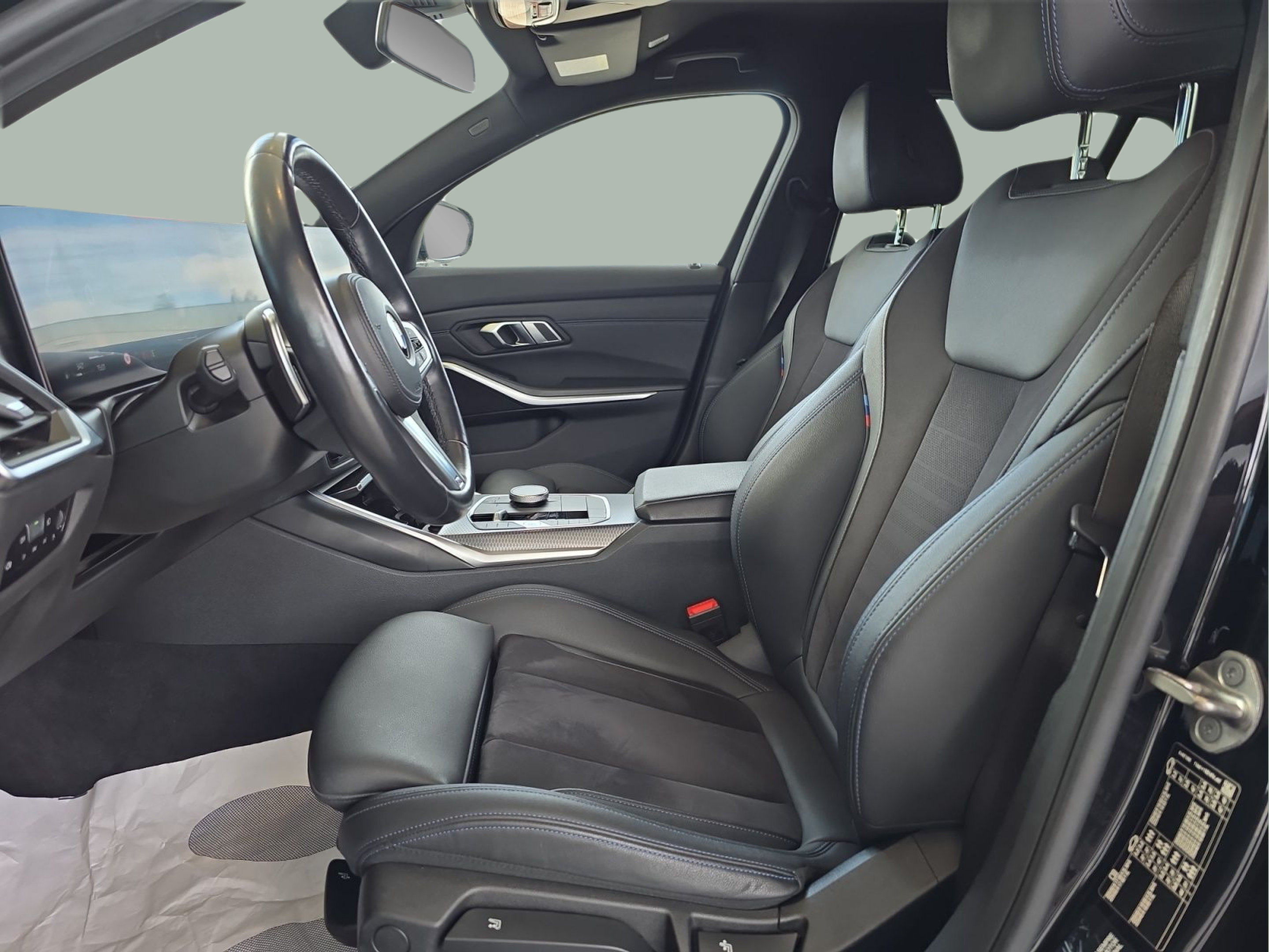 BMW Série 3 320d Touring color Negro. Año 2024. 140KW(190CV). Diesel. En concesionario MCoutinho Bomcar Coimbra de Coimbra