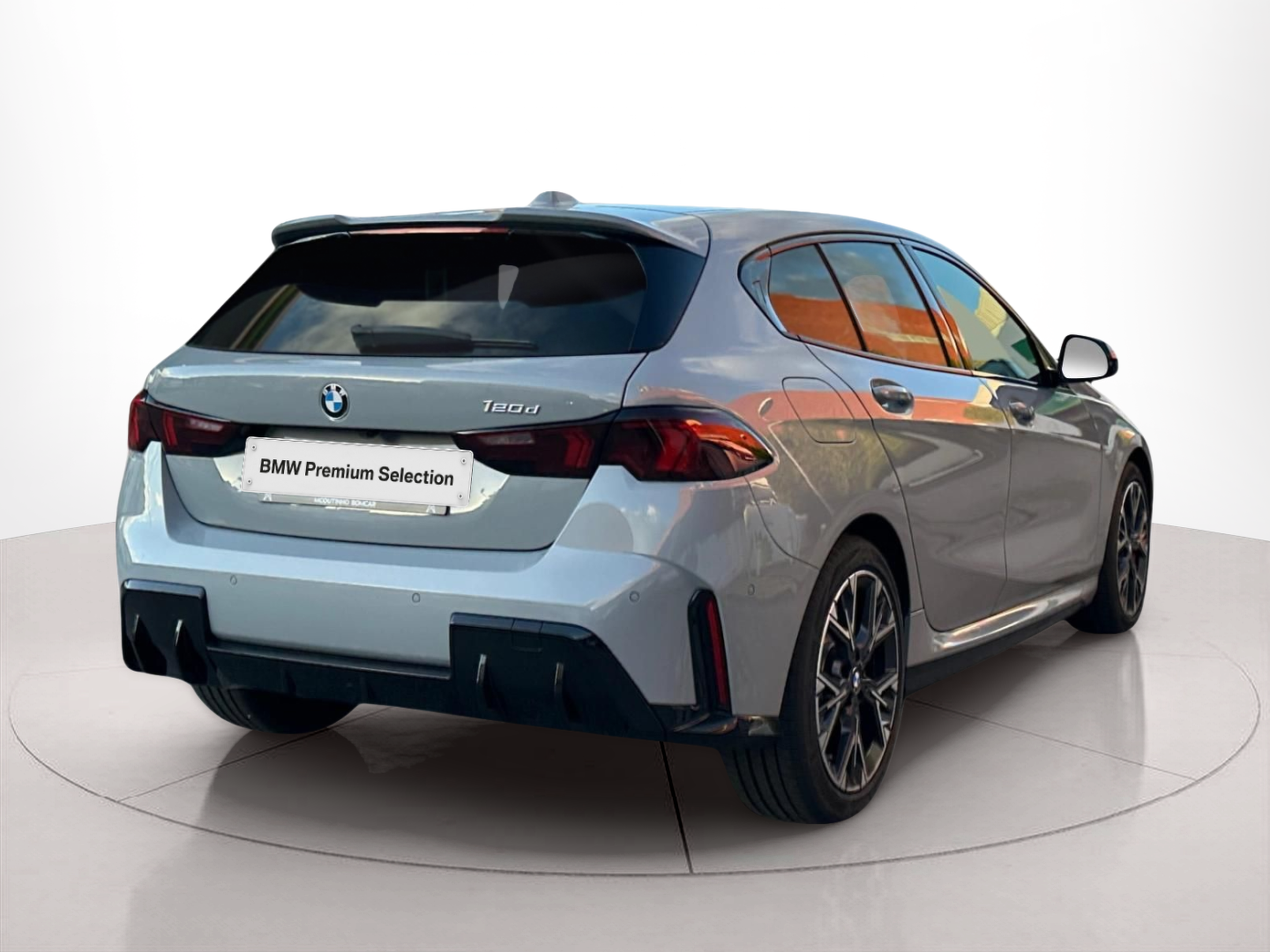 BMW Série 1 120d color Gris. Año 2026. 120KW(163CV). Diesel. En concesionario MCoutinho - Vila Real de Vila Real