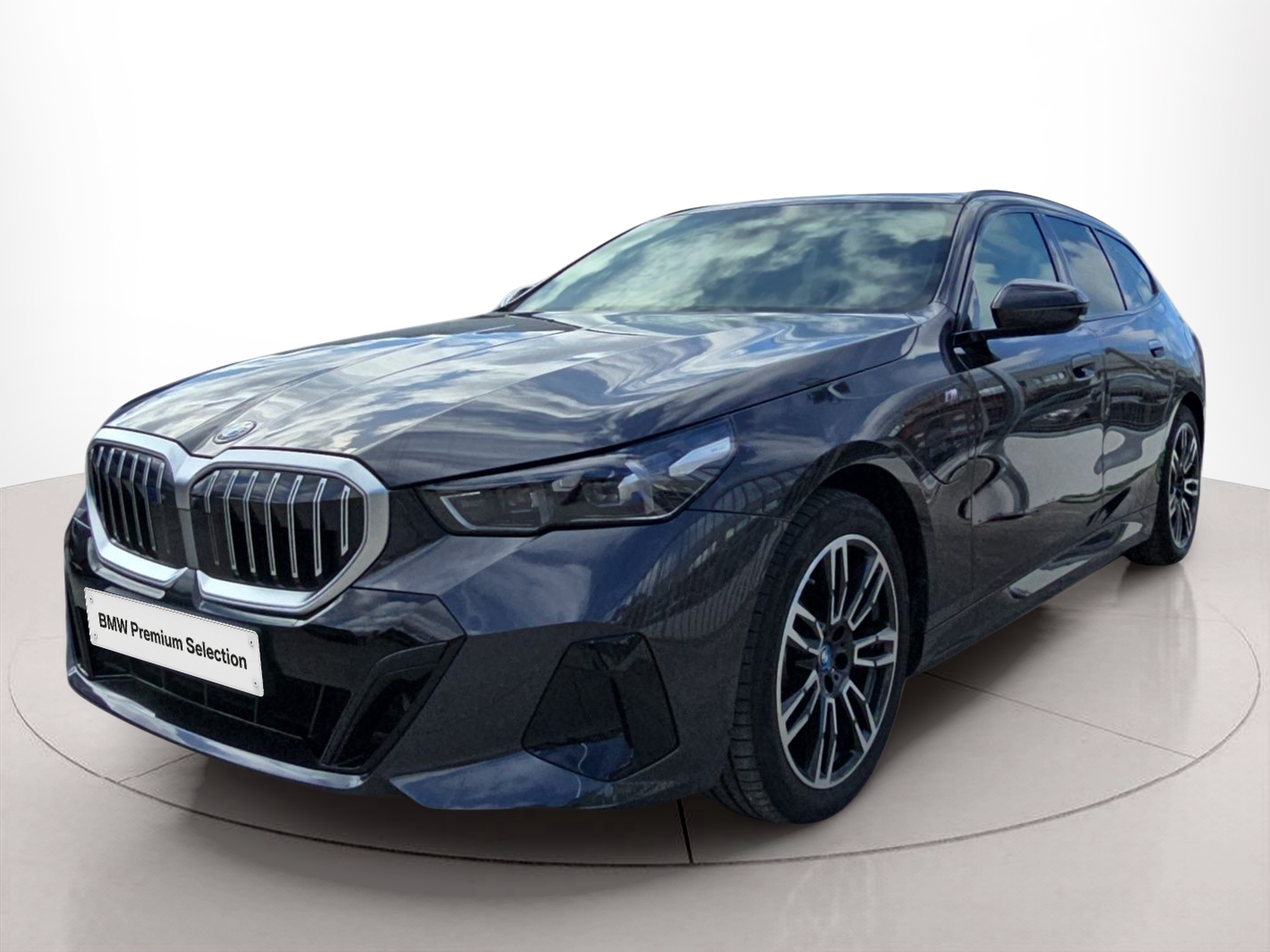 Fotos de BMW Série 5 530e Touring color Gris. Año 2024. 220KW(299CV). Elétrico / Gasolina Híbrido. En concesionario MCoutinho Bomcar Leiria de Leiria