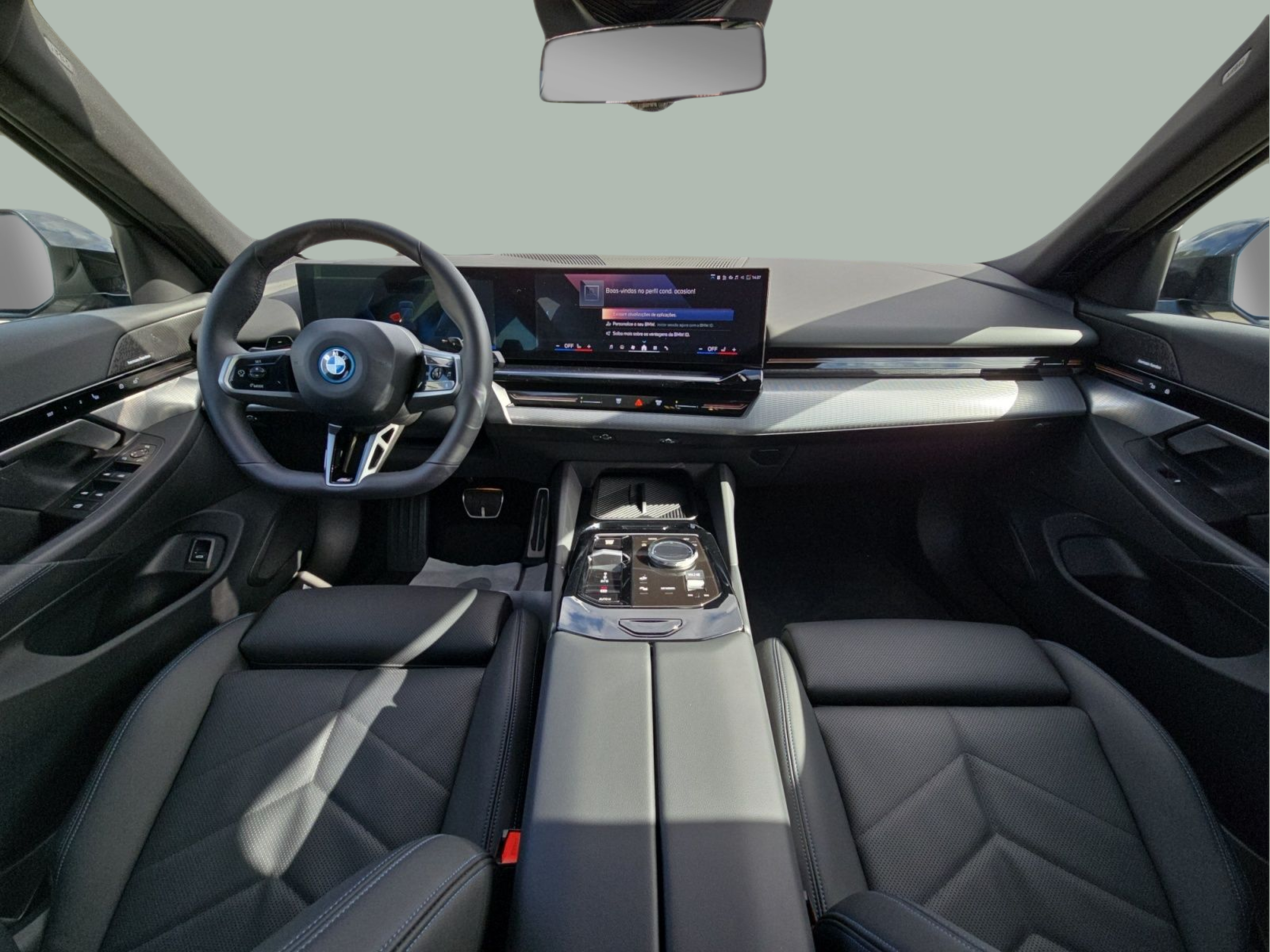 BMW Série 5 530e Touring color Gris. Año 2024. 220KW(299CV). Elétrico / Gasolina Híbrido. En concesionario MCoutinho Bomcar Leiria de Leiria