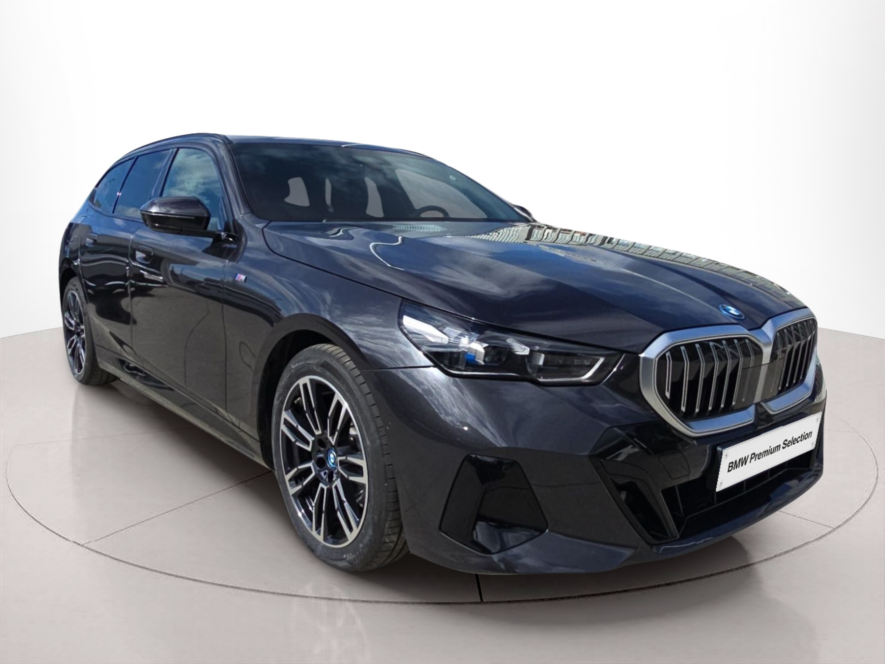 BMW Série 5 530e Touring color Gris. Año 2024. 220KW(299CV). Elétrico / Gasolina Híbrido. En concesionario MCoutinho Bomcar Leiria de Leiria