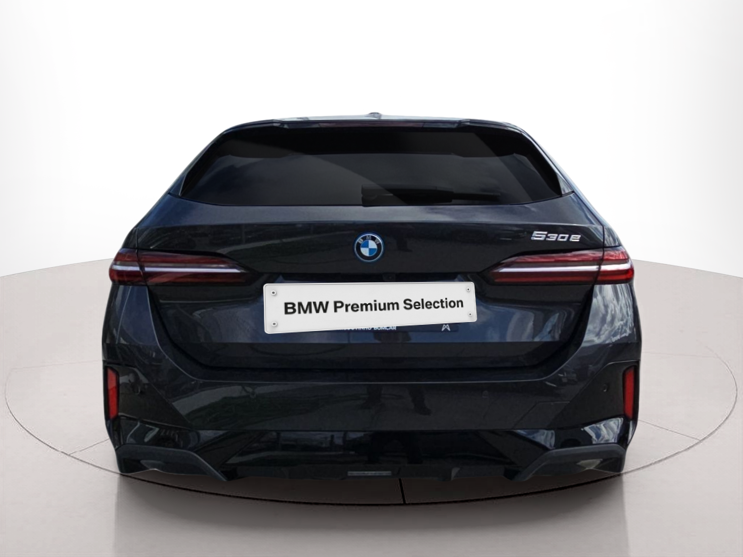 BMW Série 5 530e Touring color Gris. Año 2024. 220KW(299CV). Elétrico / Gasolina Híbrido. En concesionario MCoutinho Bomcar Leiria de Leiria