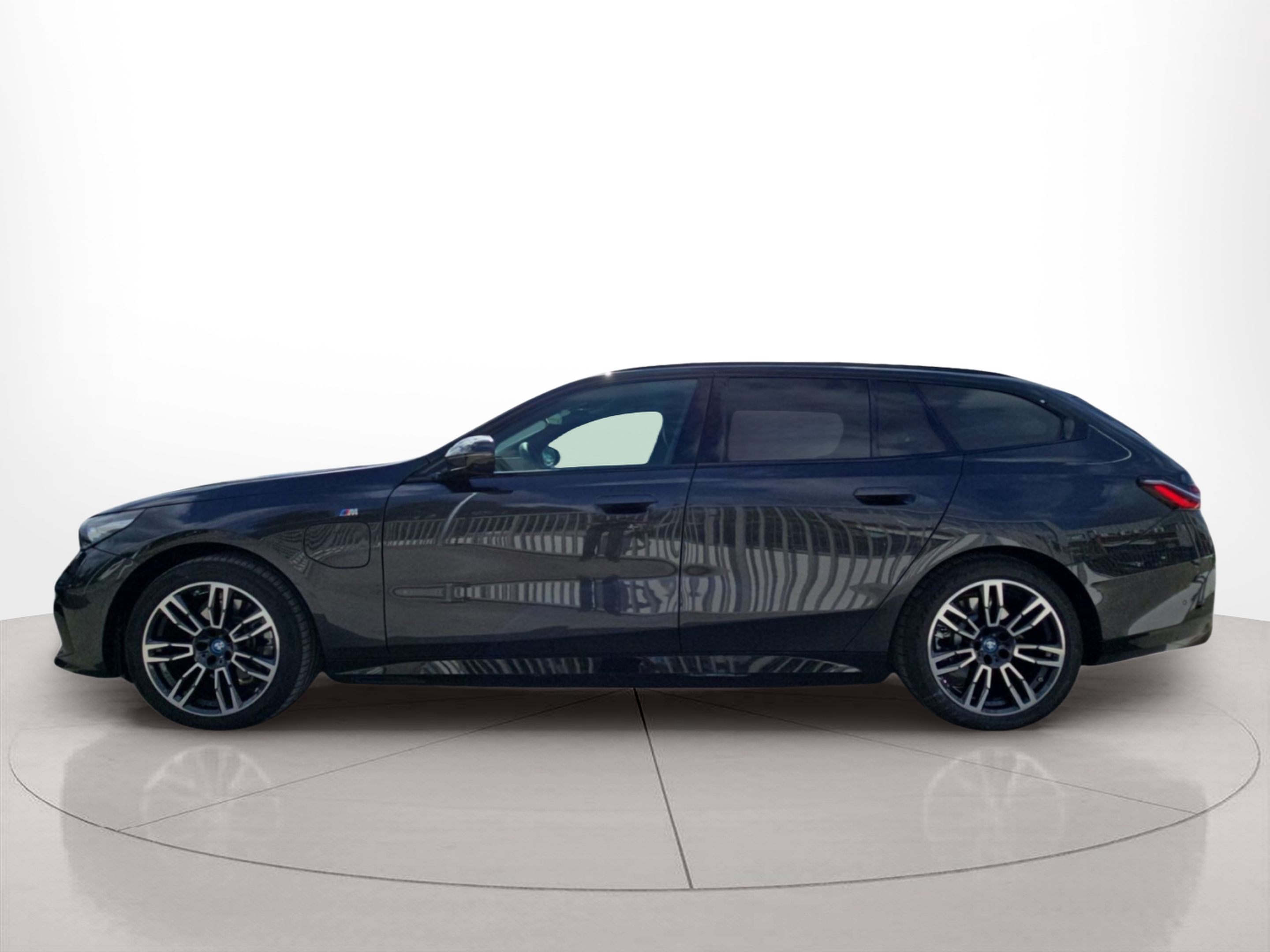 Fotos de BMW Série 5 530e Touring color Gris. Año 2024. 220KW(299CV). Elétrico / Gasolina Híbrido. En concesionario MCoutinho Bomcar Leiria de Leiria