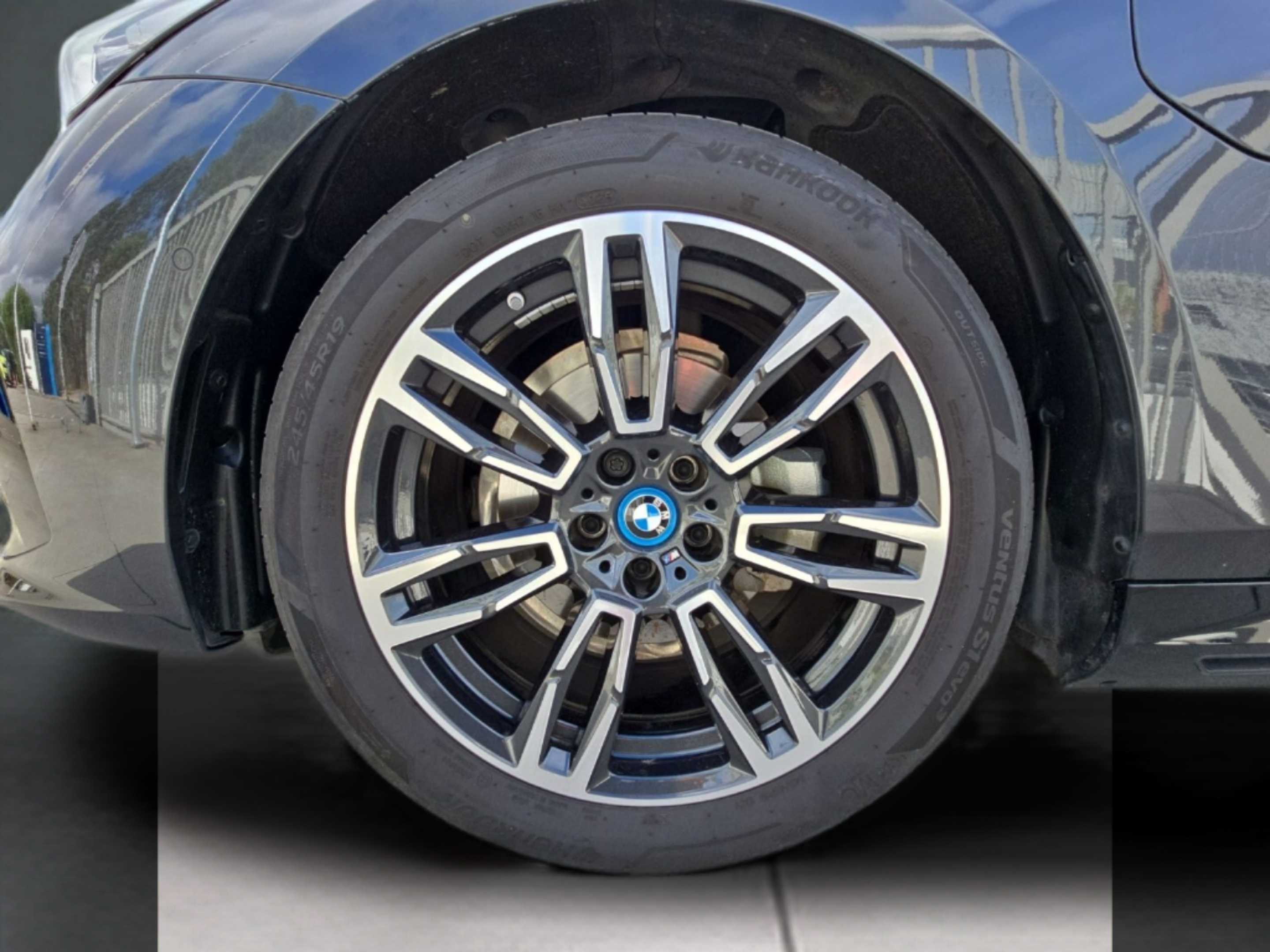BMW Série 5 530e Touring color Gris. Año 2024. 220KW(299CV). Elétrico / Gasolina Híbrido. En concesionario MCoutinho Bomcar Leiria de Leiria