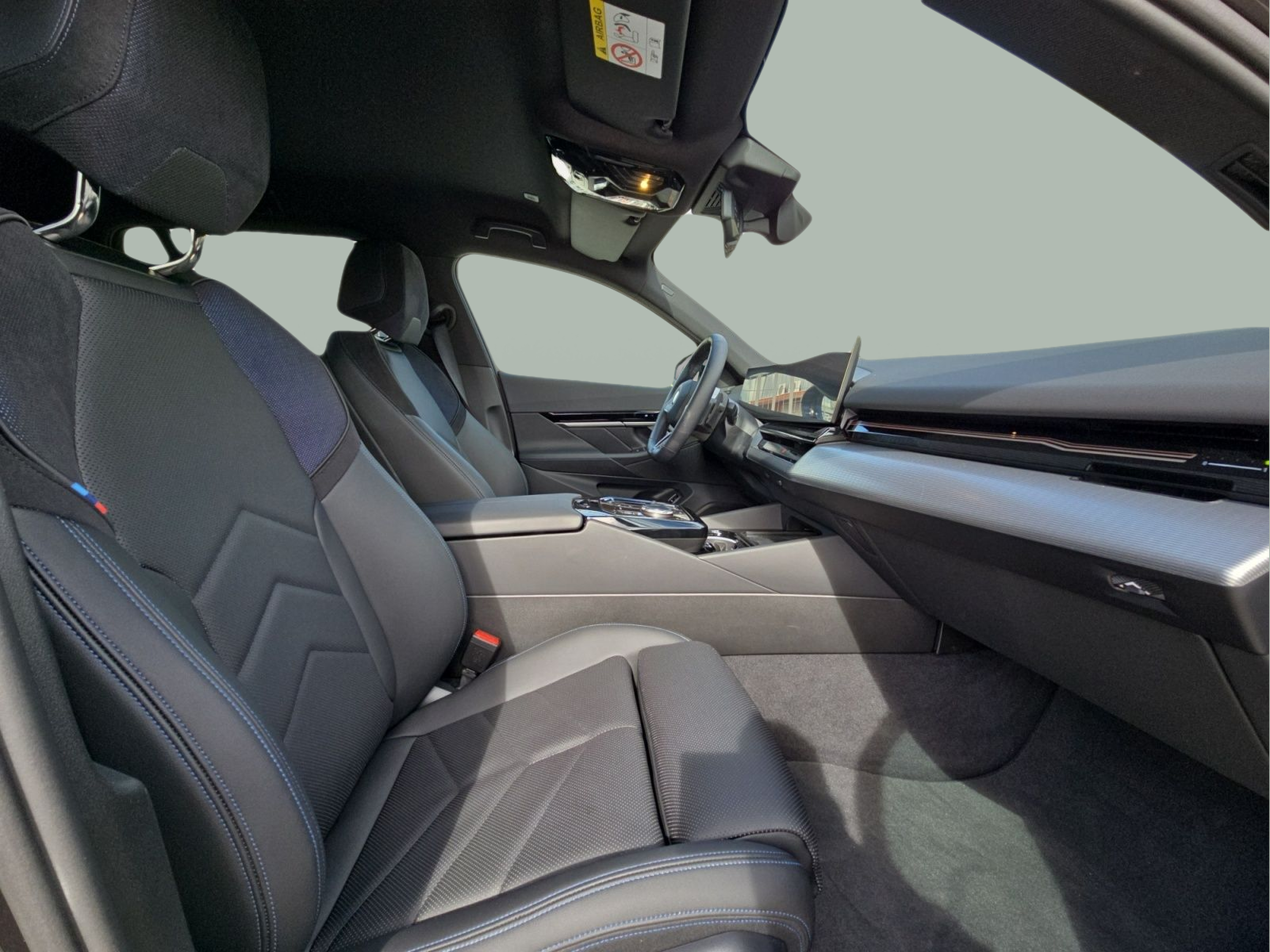 BMW Série 5 530e Touring color Gris. Año 2024. 220KW(299CV). Elétrico / Gasolina Híbrido. En concesionario MCoutinho Bomcar Leiria de Leiria