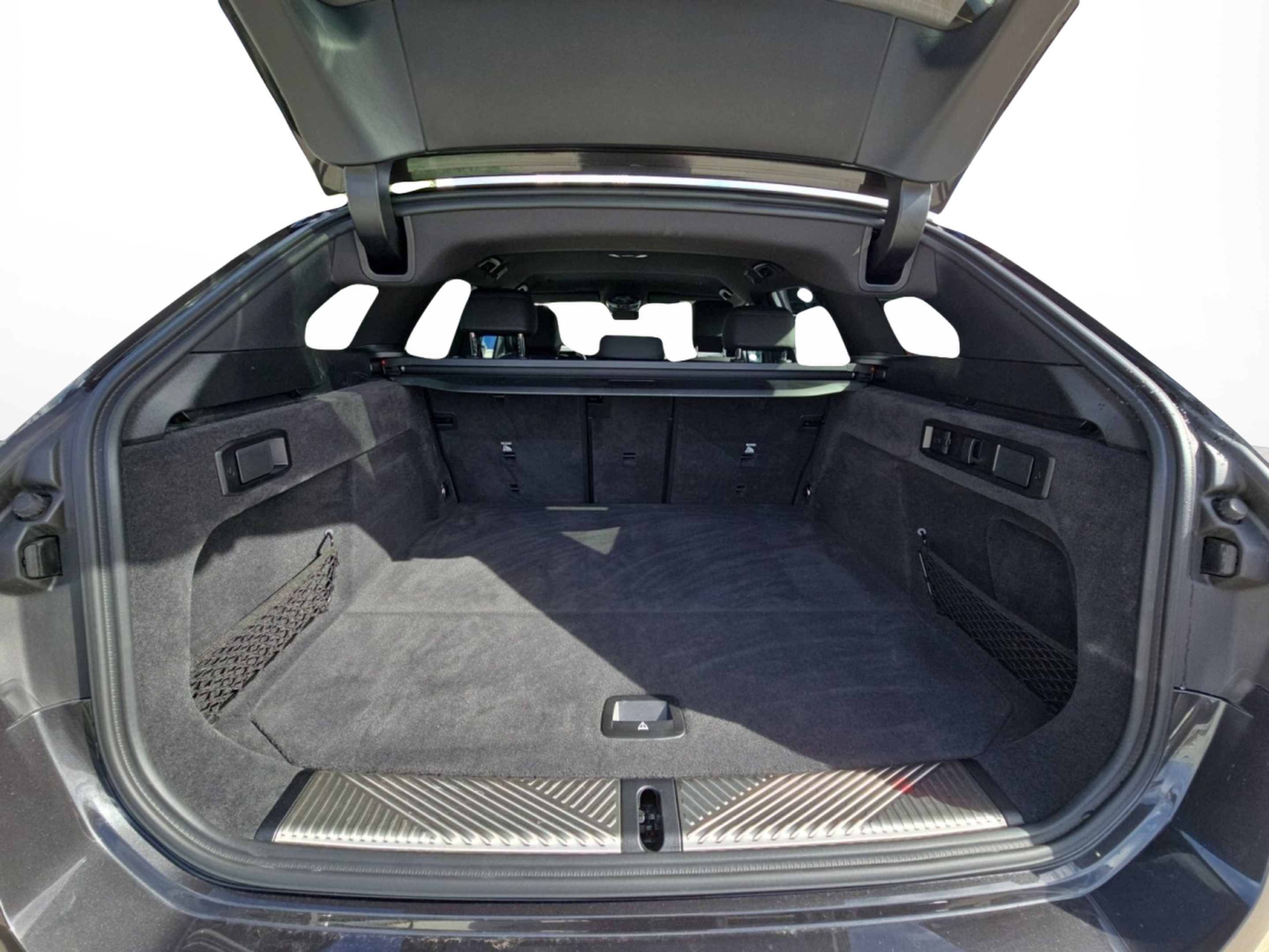 BMW Série 5 530e Touring color Gris. Año 2024. 220KW(299CV). Elétrico / Gasolina Híbrido. En concesionario MCoutinho Bomcar Leiria de Leiria