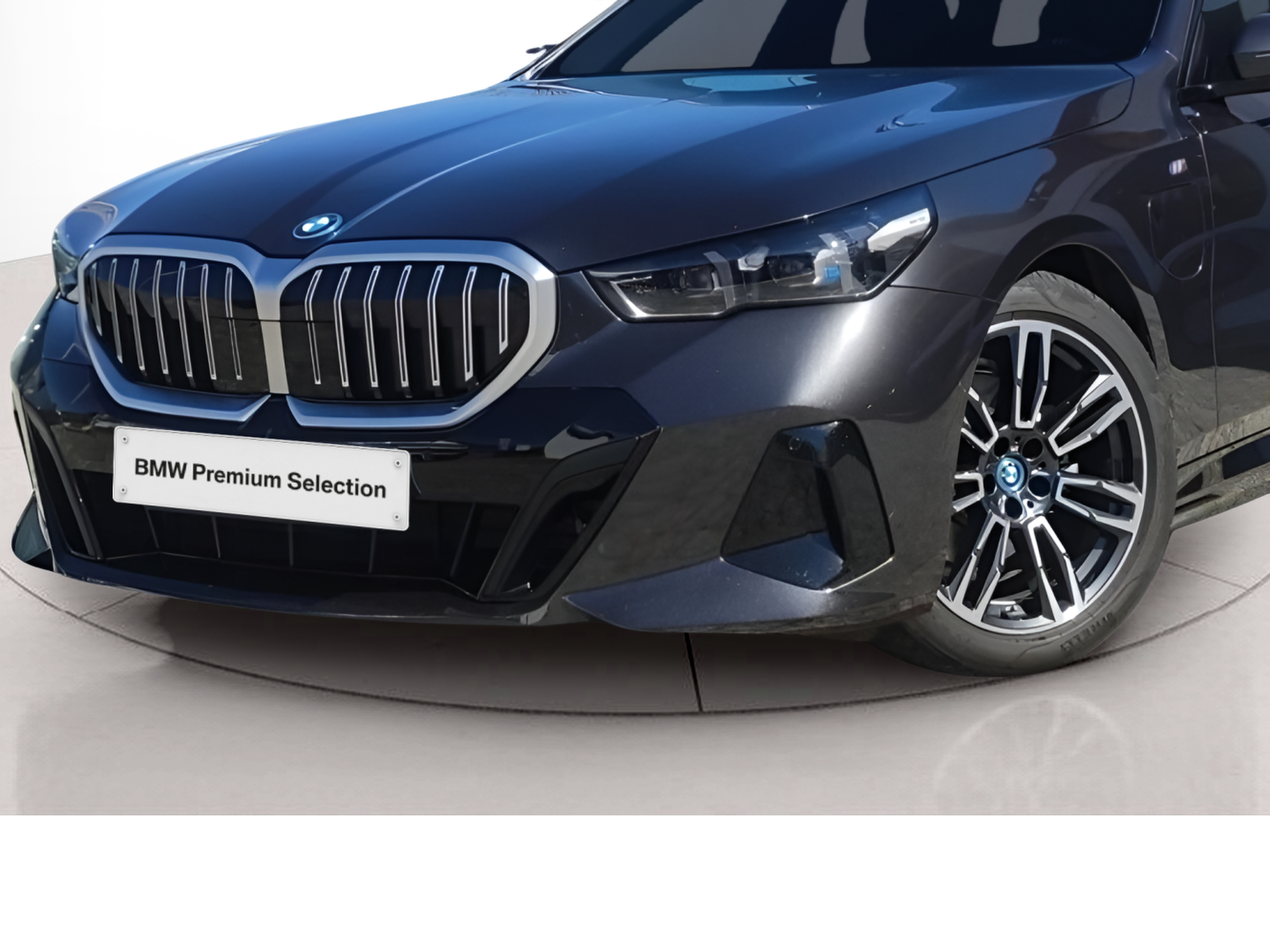 BMW Série 5 530e Touring color Gris. Año 2025. 220KW(299CV). Elétrico / Gasolina Híbrido. En concesionario MCoutinho - Vila Real de Vila Real