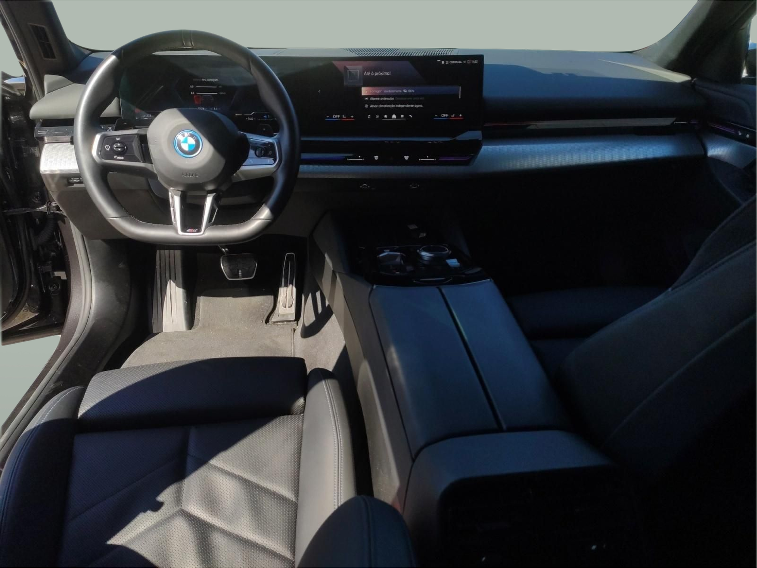 BMW Série 5 530e Touring color Gris. Año 2025. 220KW(299CV). Elétrico / Gasolina Híbrido. En concesionario MCoutinho - Vila Real de Vila Real