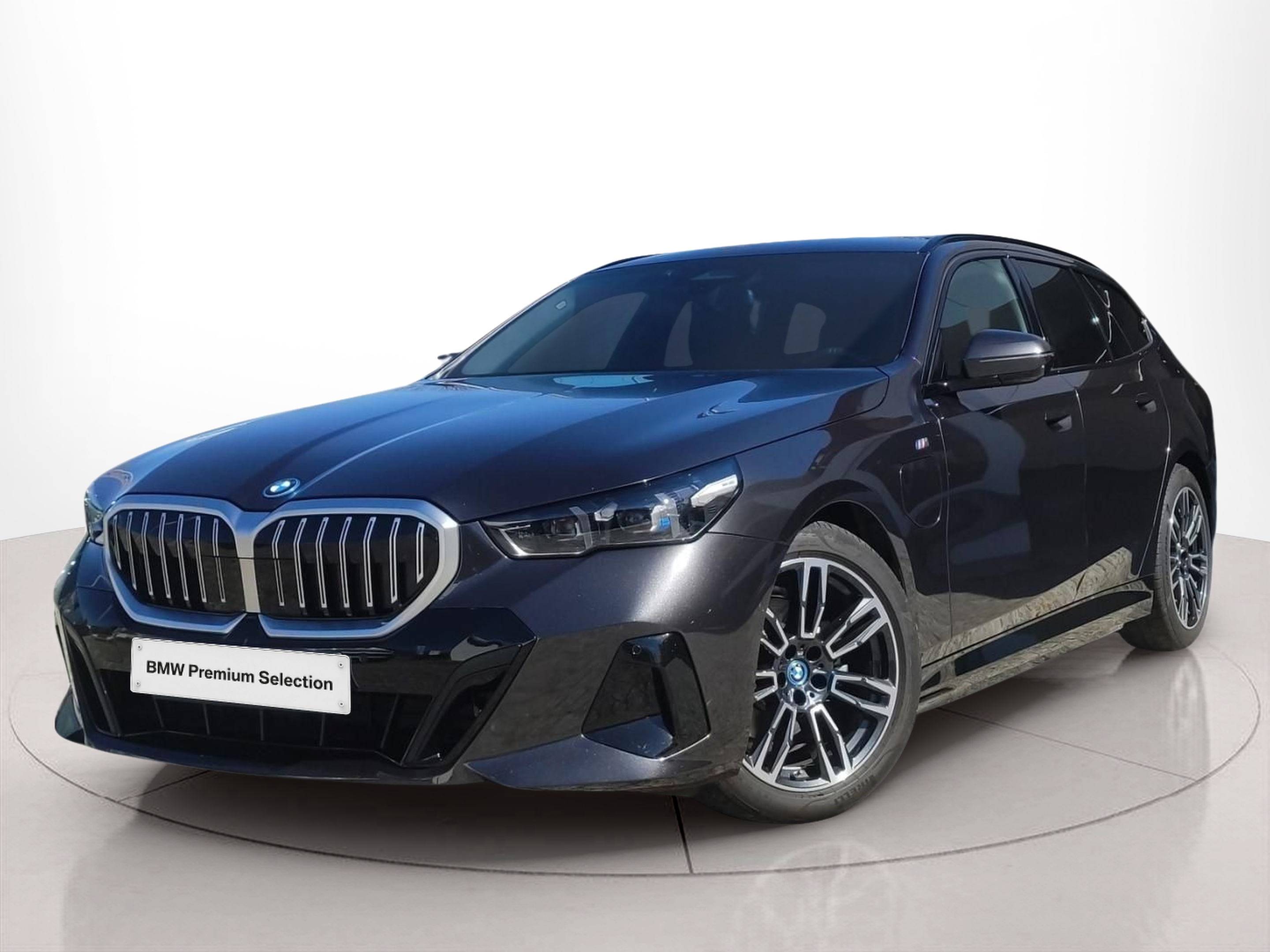 Fotos de BMW Série 5 530e Touring color Gris. Año 2025. 220KW(299CV). Elétrico / Gasolina Híbrido. En concesionario MCoutinho - Vila Real de Vila Real