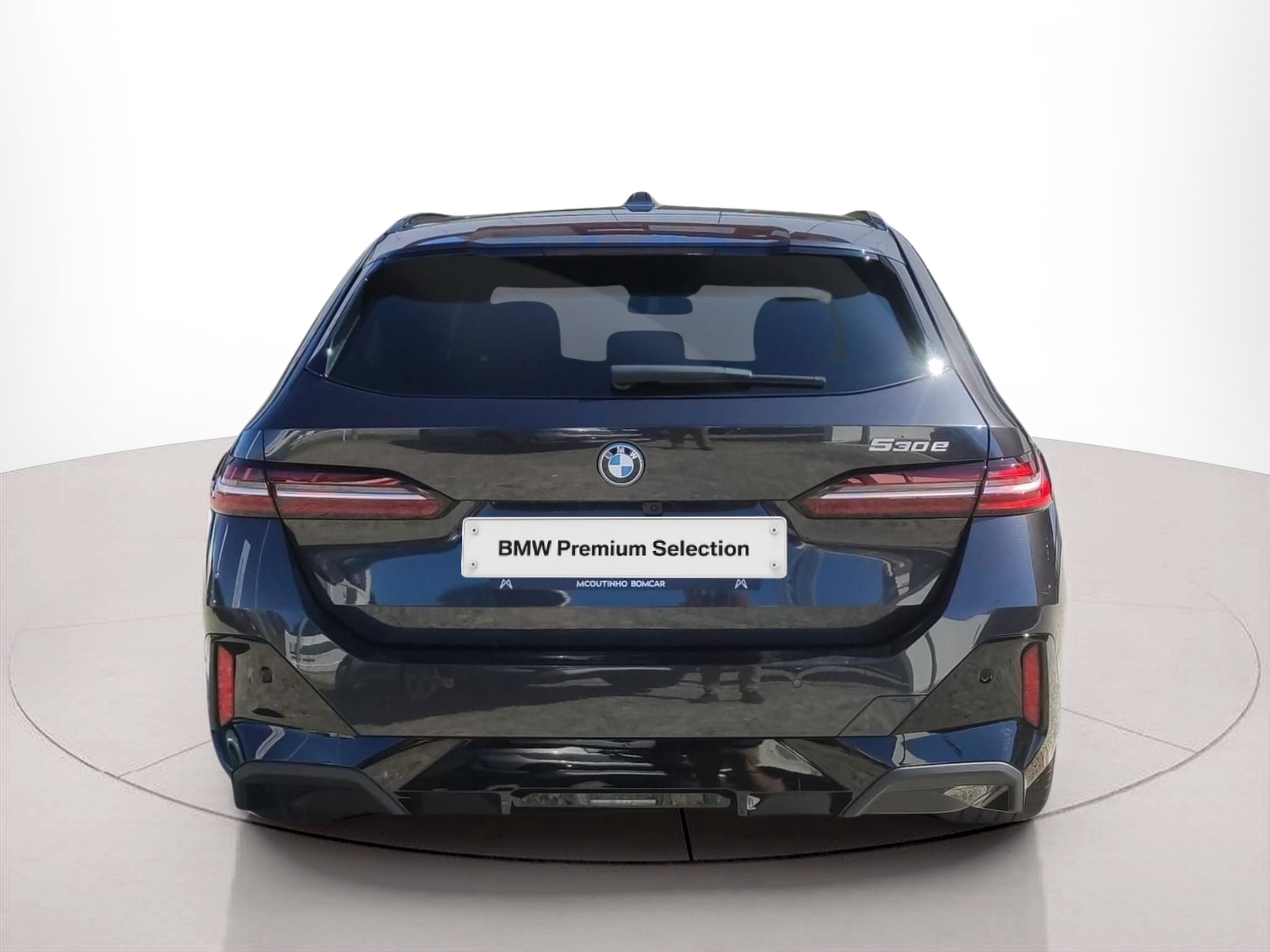 BMW Série 5 530e Touring color Gris. Año 2025. 220KW(299CV). Elétrico / Gasolina Híbrido. En concesionario MCoutinho - Vila Real de Vila Real