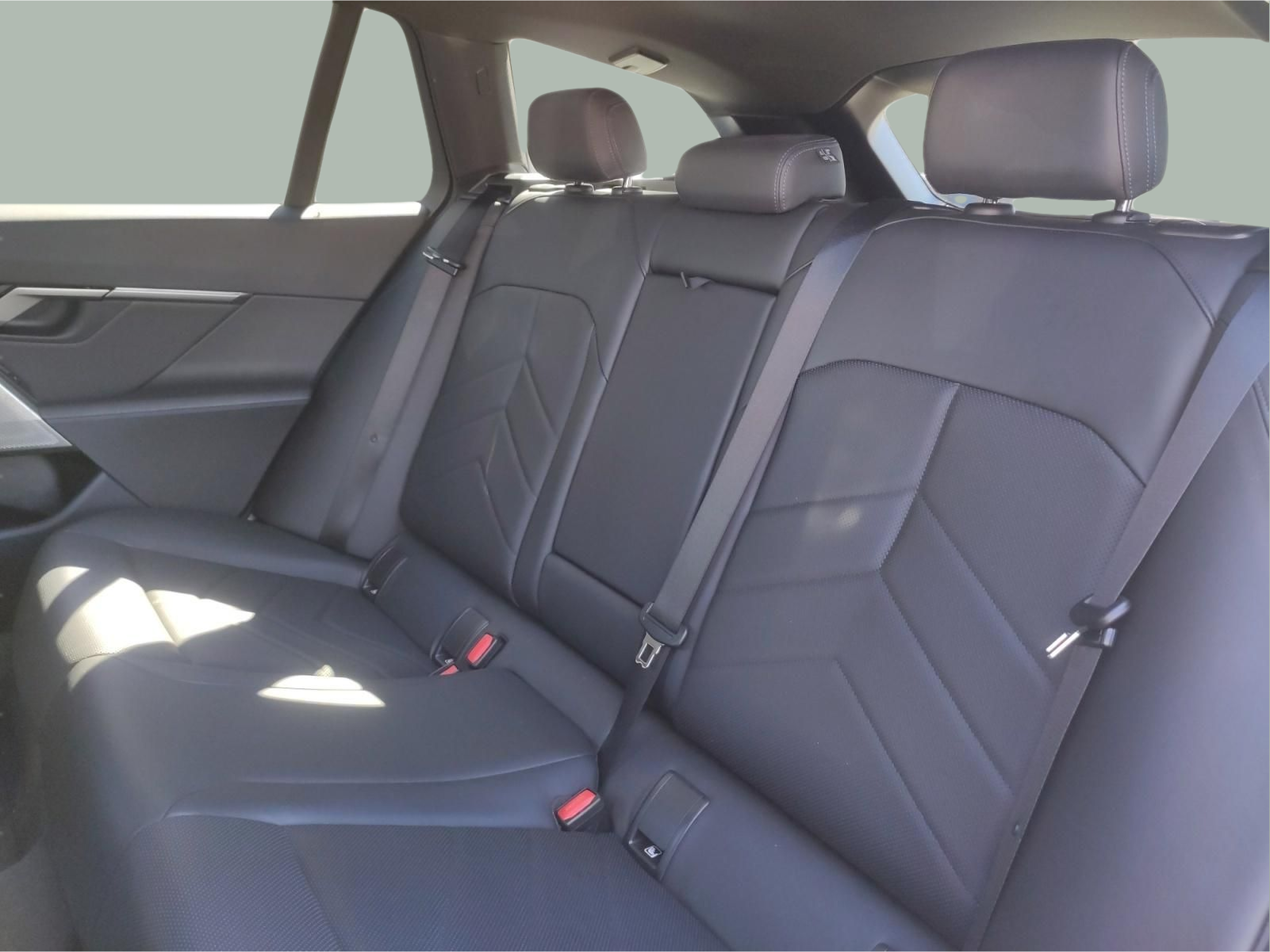 BMW Série 5 530e Touring color Gris. Año 2025. 220KW(299CV). Elétrico / Gasolina Híbrido. En concesionario MCoutinho - Vila Real de Vila Real