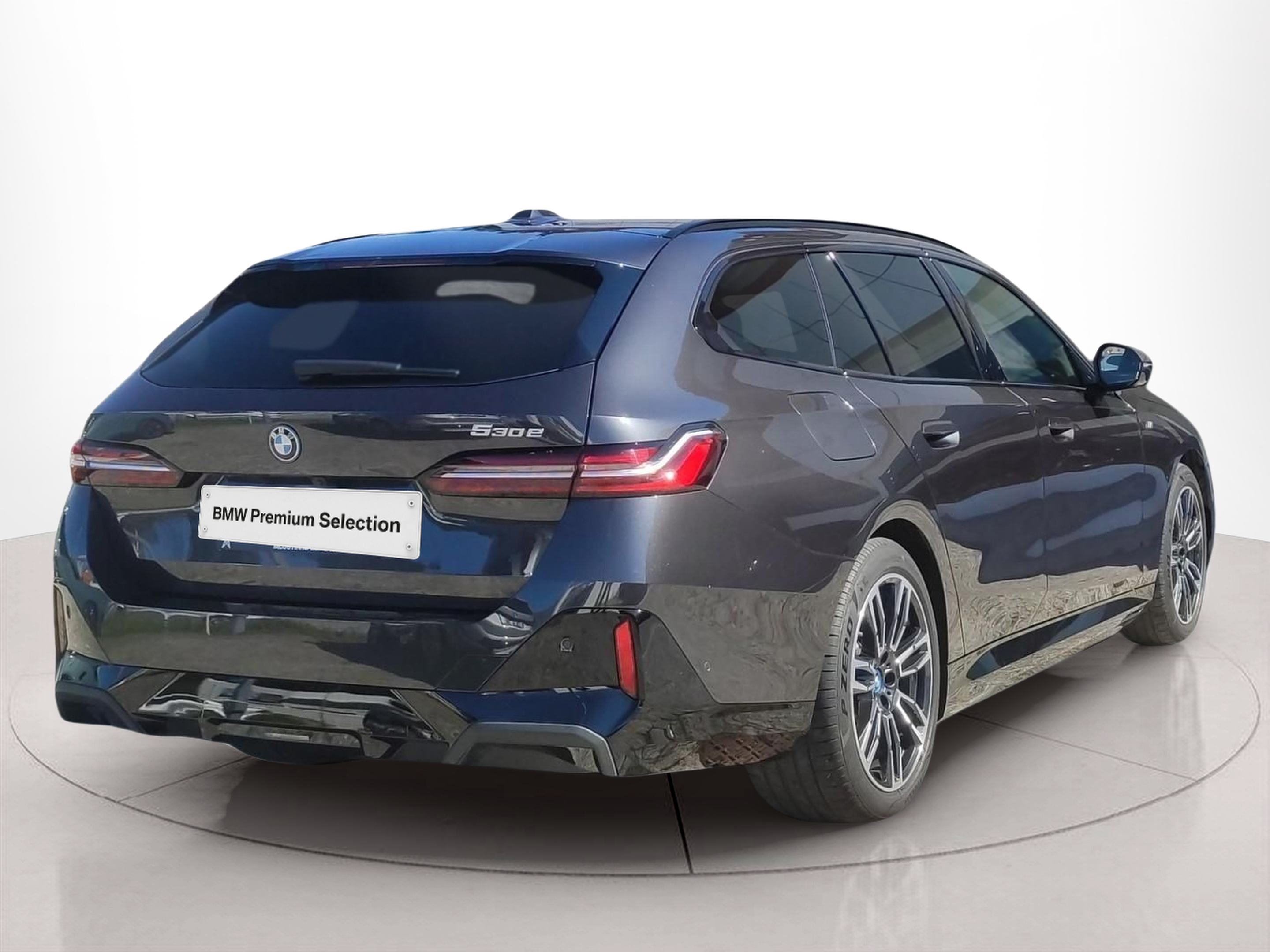 BMW Série 5 530e Touring color Gris. Año 2025. 220KW(299CV). Elétrico / Gasolina Híbrido. En concesionario MCoutinho - Vila Real de Vila Real