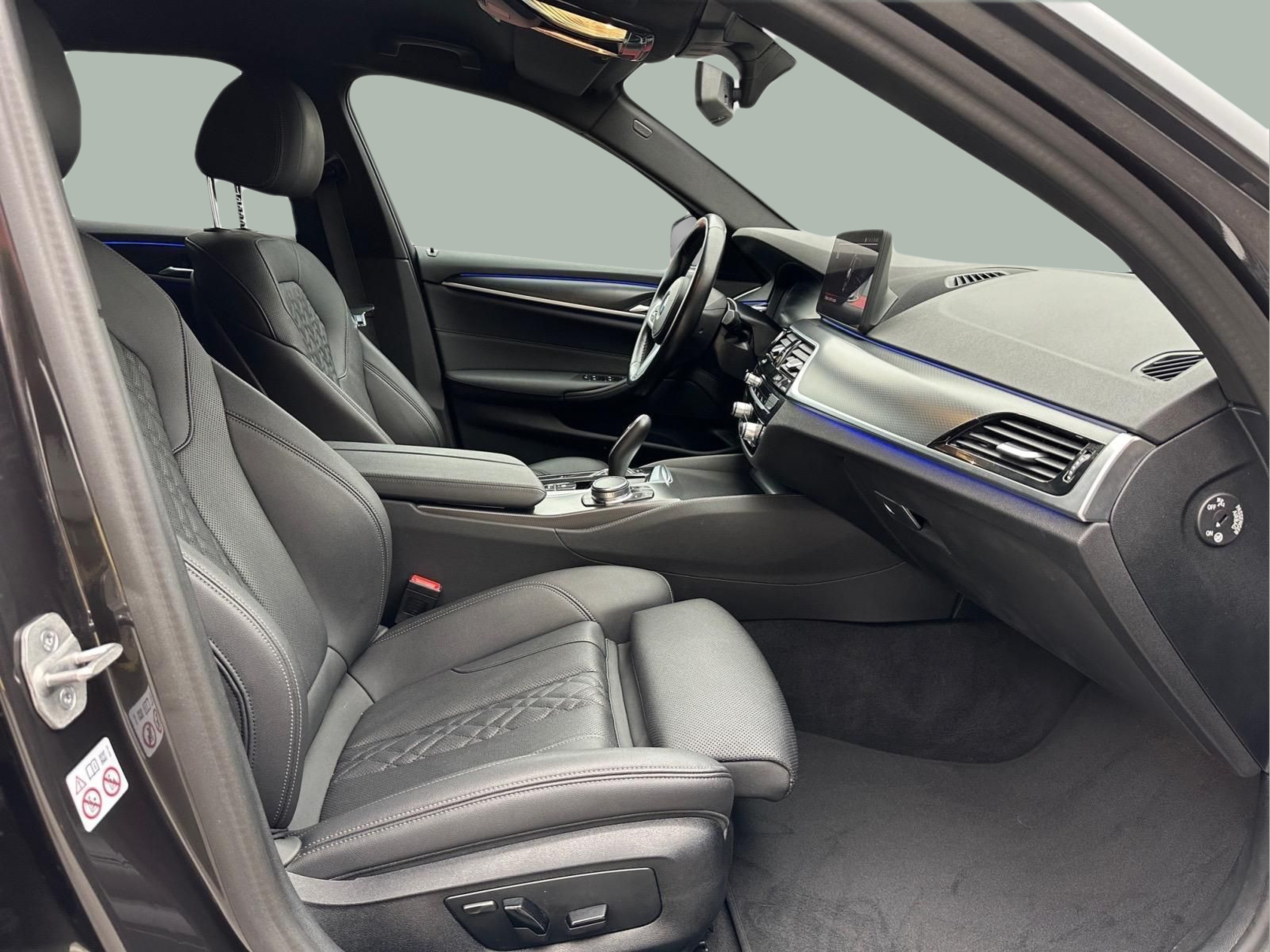 BMW Série 5 520d Touring color Gris. Año 2023. 140KW(190CV). Diesel. En concesionario MCoutinho Bomcar Coimbra de Coimbra