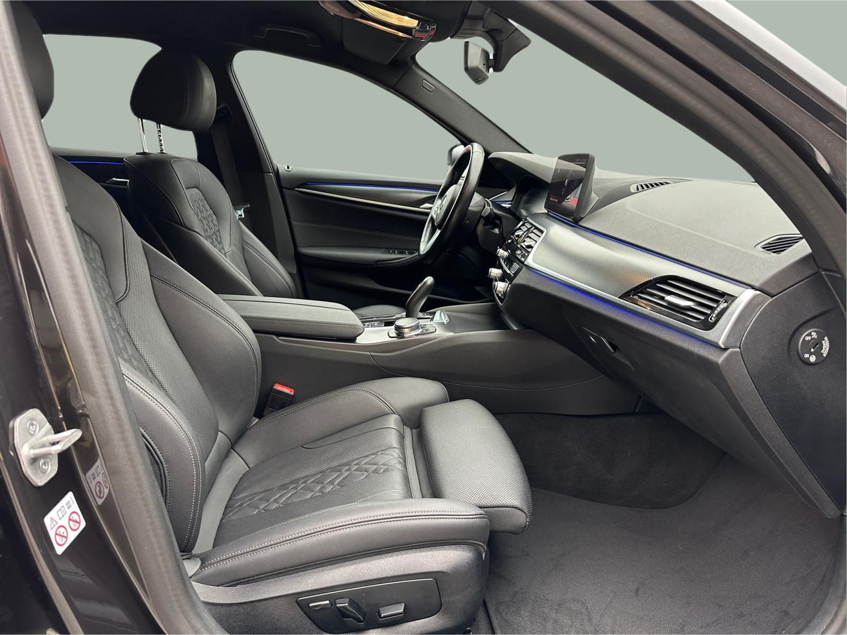 BMW Série 5 520d Touring color Gris. Año 2023. 140KW(190CV). Elétrico / Diesel Híbrido. En concesionario MCoutinho - Viseu de Viseu