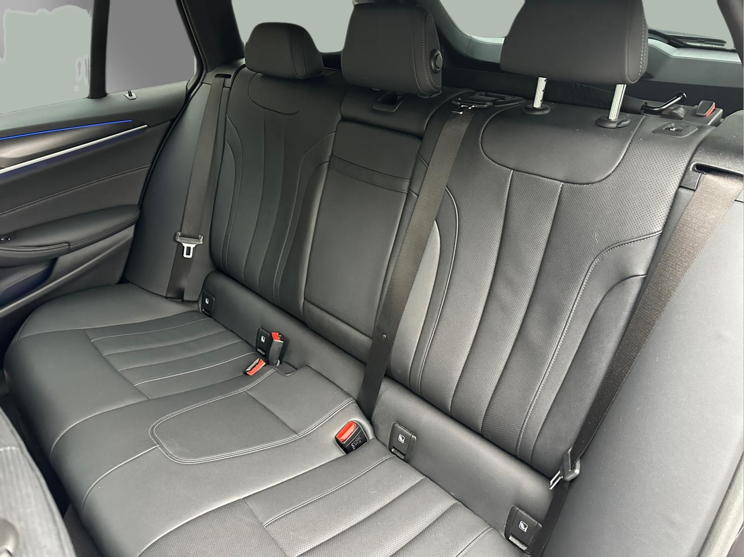 BMW Série 5 520d Touring color Gris. Año 2023. 140KW(190CV). Elétrico / Diesel Híbrido. En concesionario MCoutinho - Viseu de Viseu