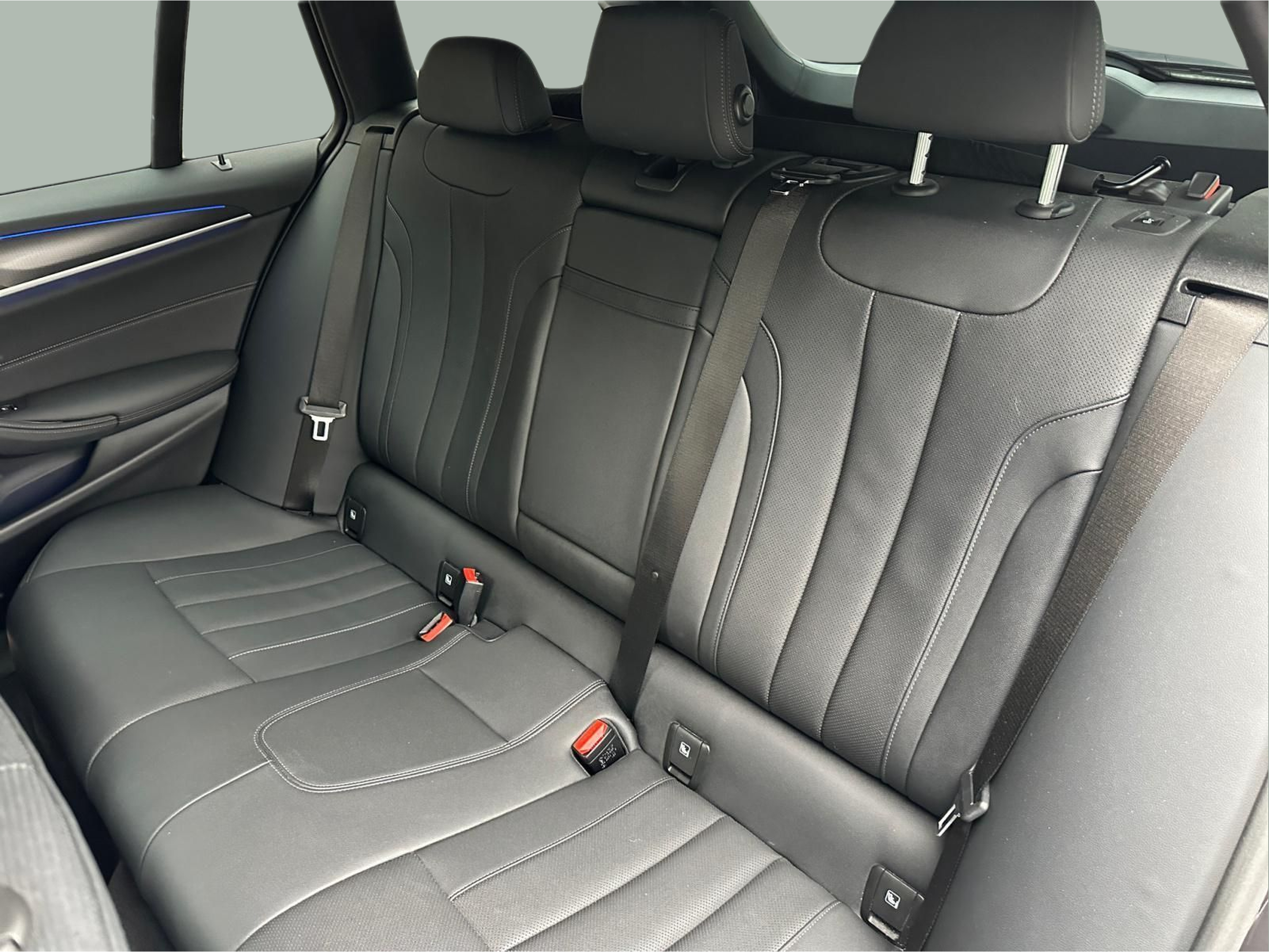 BMW Série 5 520d Touring color Gris. Año 2023. 140KW(190CV). Elétrico / Diesel Híbrido. En concesionario MCoutinho - Viseu de Viseu