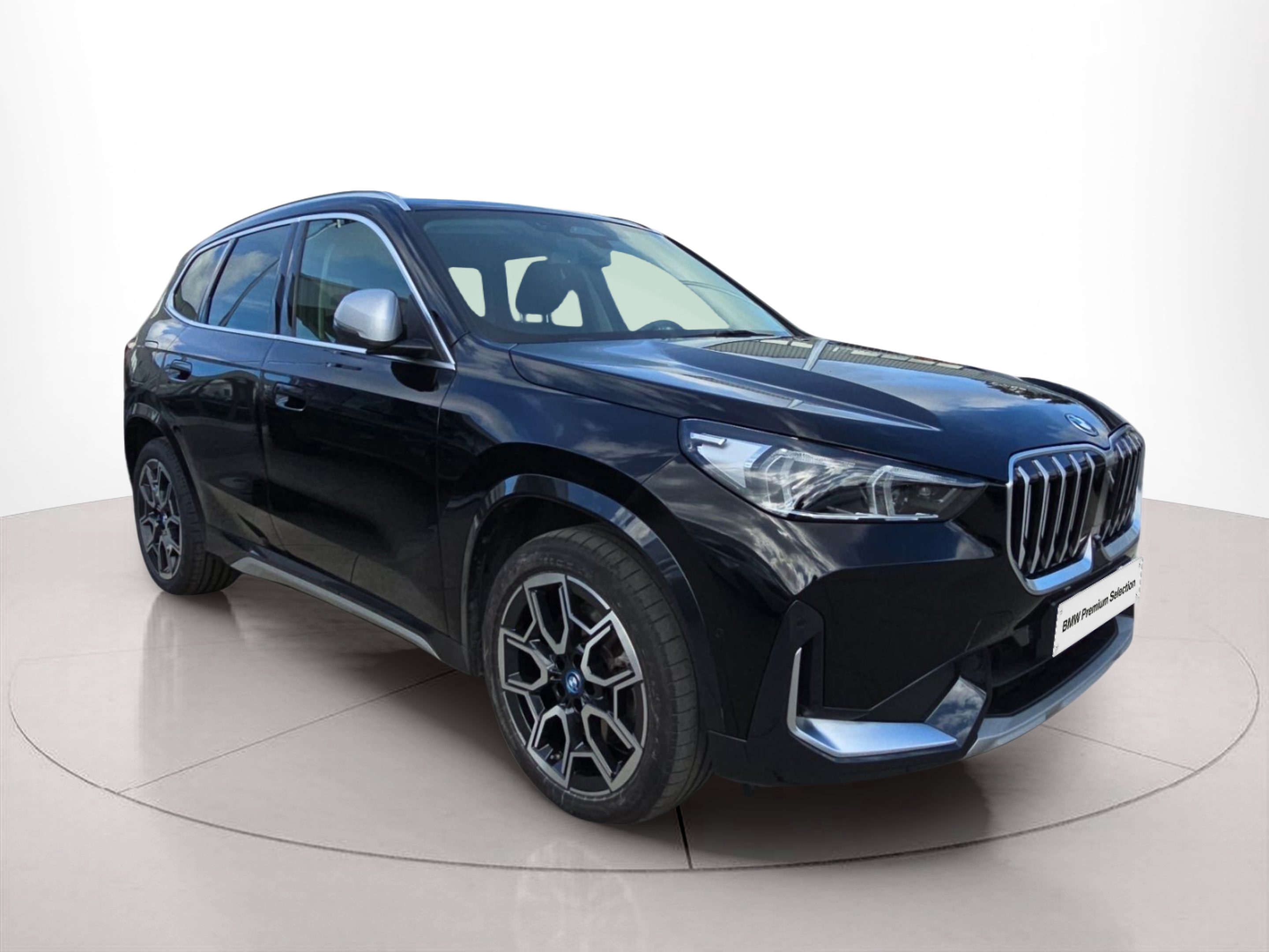 BMW X1 xDrive30e color Negro. Año 2023. 240KW(326CV). Elétrico / Gasolina Híbrido. En concesionario MCoutinho Bomcar Leiria de Leiria