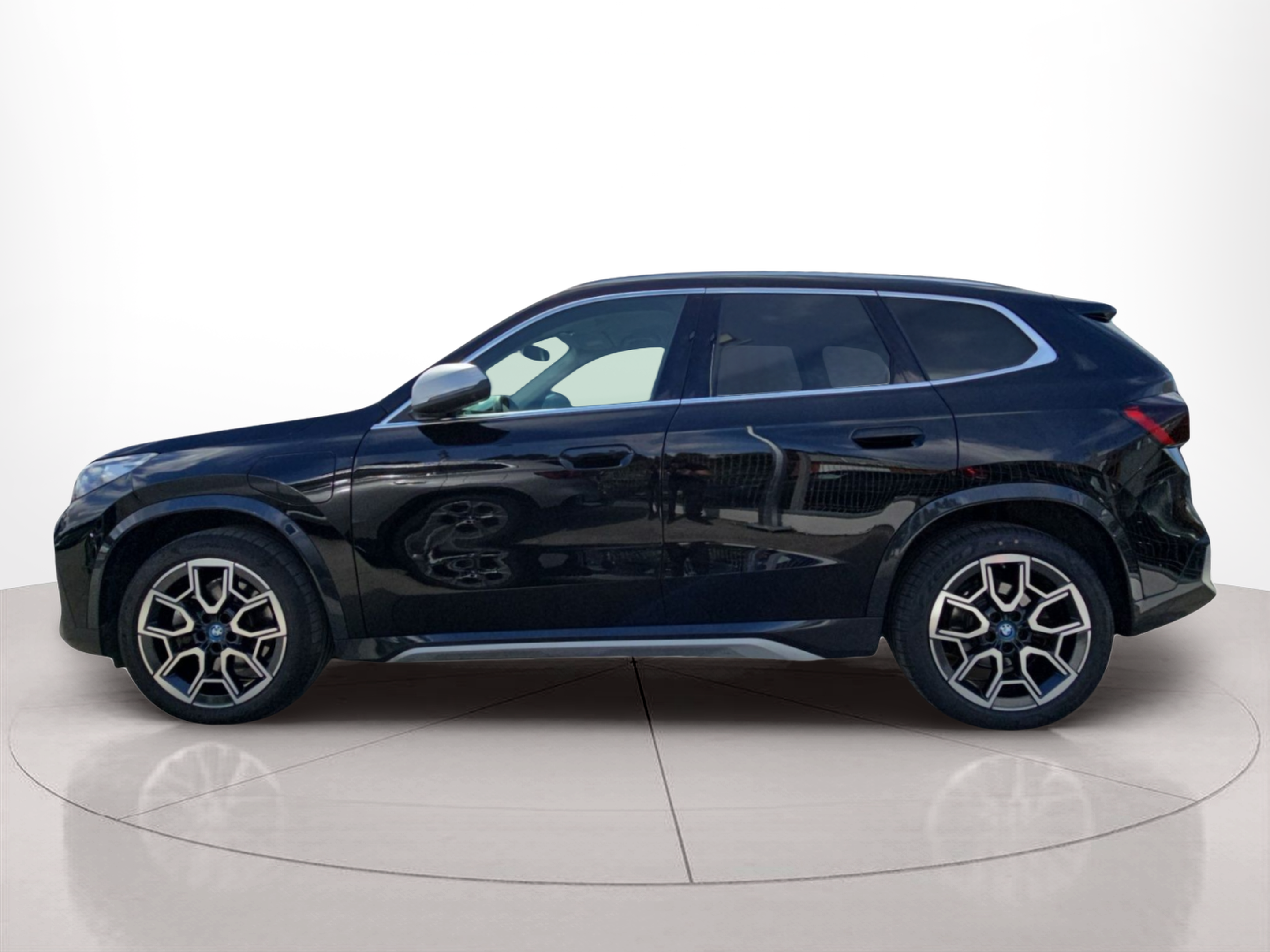 Fotos de BMW X1 xDrive30e color Negro. Año 2023. 240KW(326CV). Elétrico / Gasolina Híbrido. En concesionario MCoutinho Bomcar Leiria de Leiria