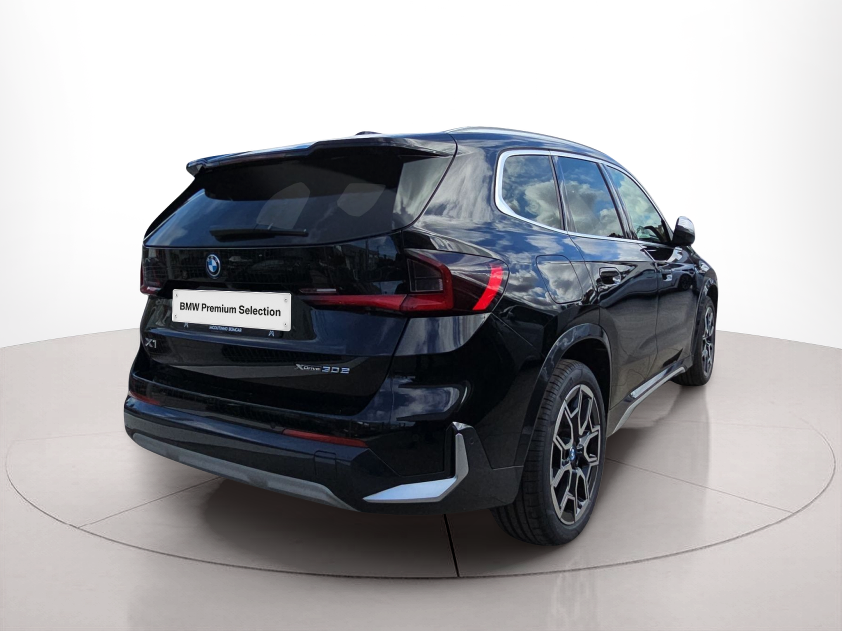BMW X1 xDrive30e color Negro. Año 2023. 240KW(326CV). Elétrico / Gasolina Híbrido. En concesionario MCoutinho Bomcar Leiria de Leiria