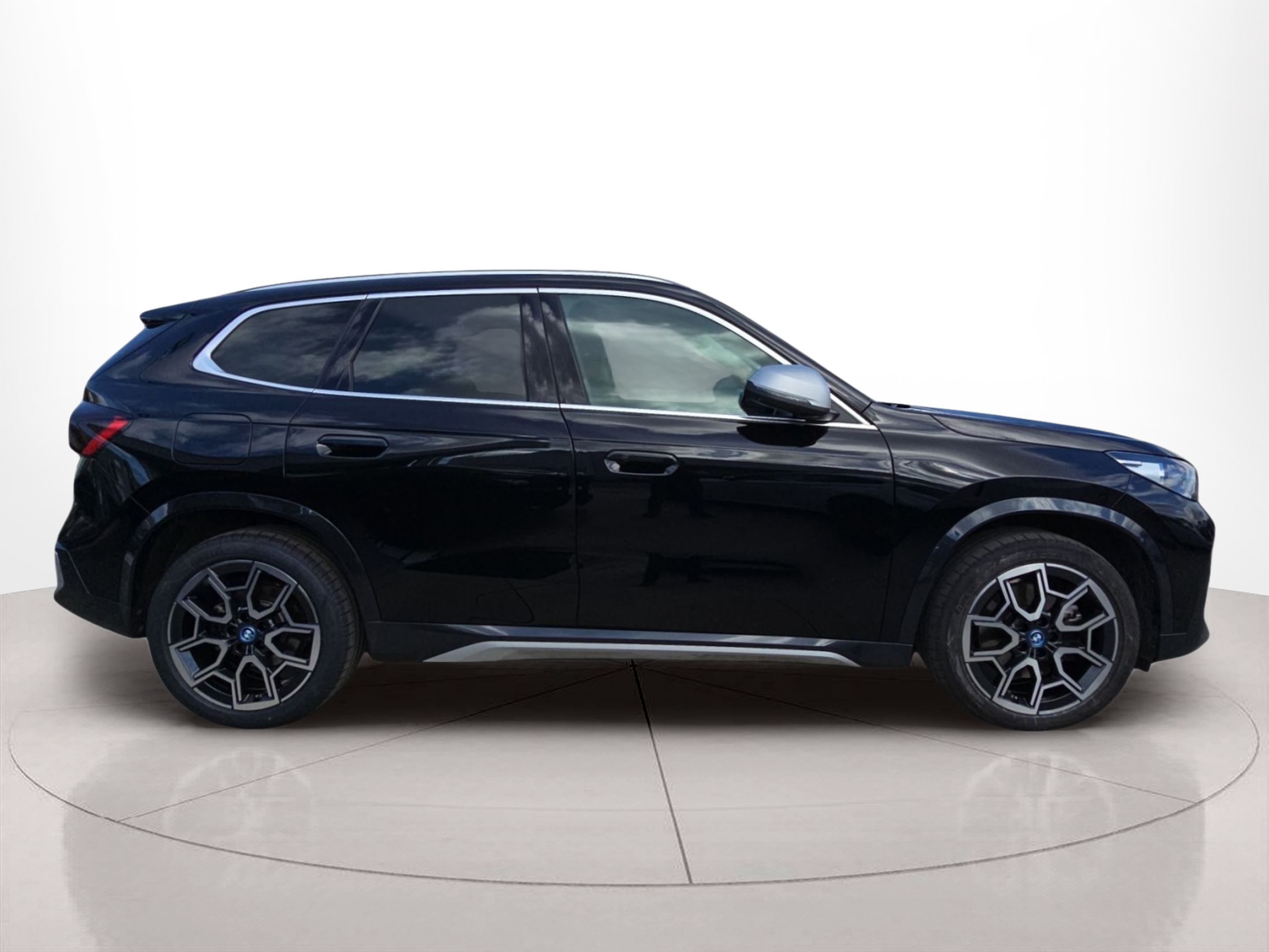 BMW X1 xDrive30e color Negro. Año 2023. 240KW(326CV). Elétrico / Gasolina Híbrido. En concesionario MCoutinho Bomcar Leiria de Leiria