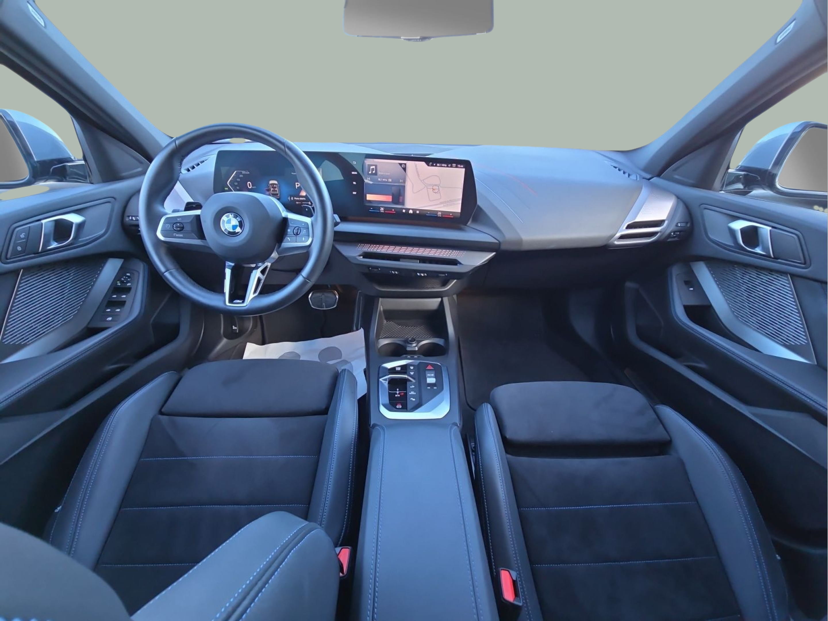 BMW Série 1 116i color Gris. Año 2025. 90KW(122CV). Gasolina. En concesionario MCoutinho Bomcar Leiria de Leiria