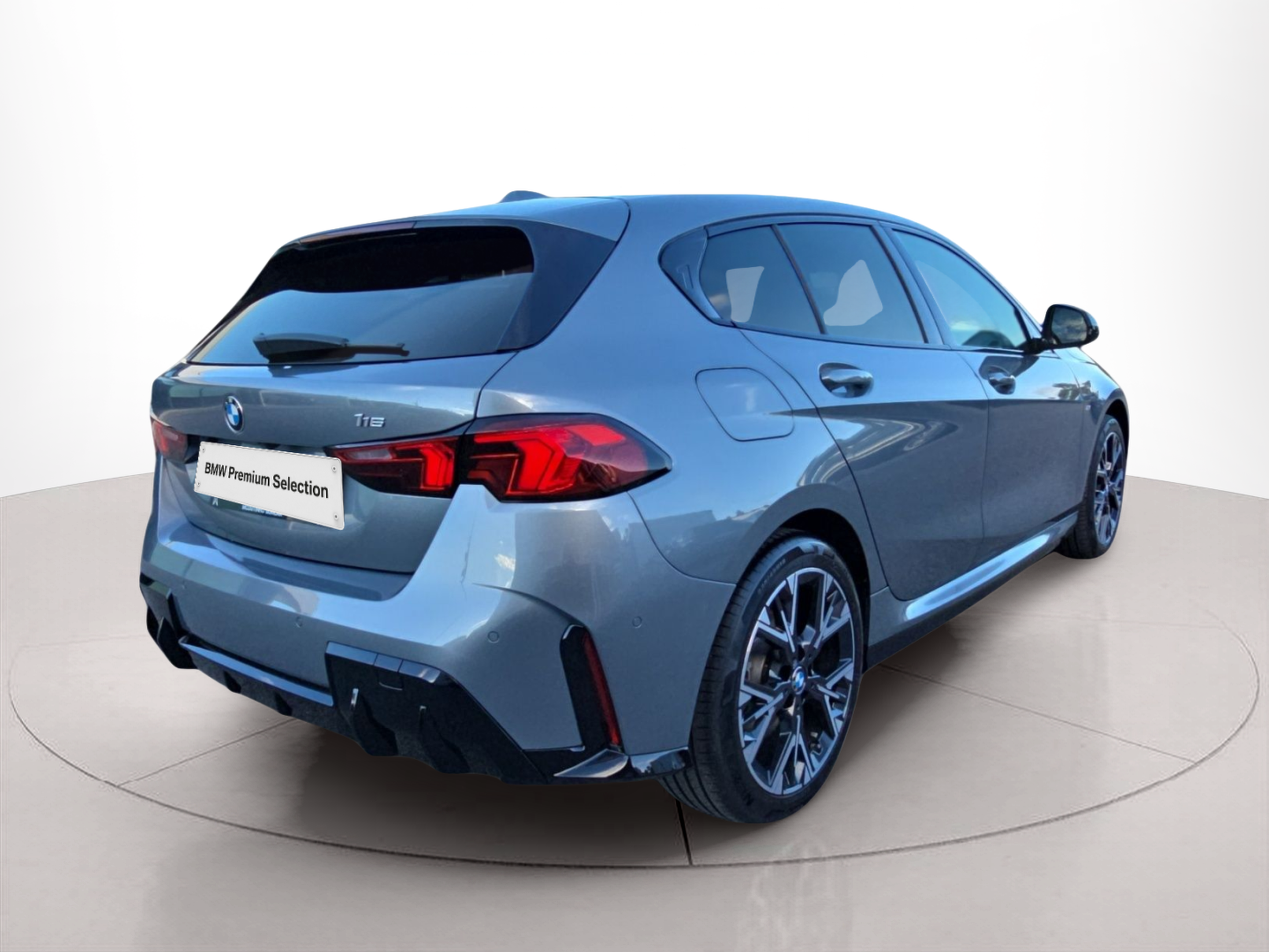 BMW Série 1 116i color Gris. Año 2025. 90KW(122CV). Gasolina. En concesionario MCoutinho Bomcar Leiria de Leiria