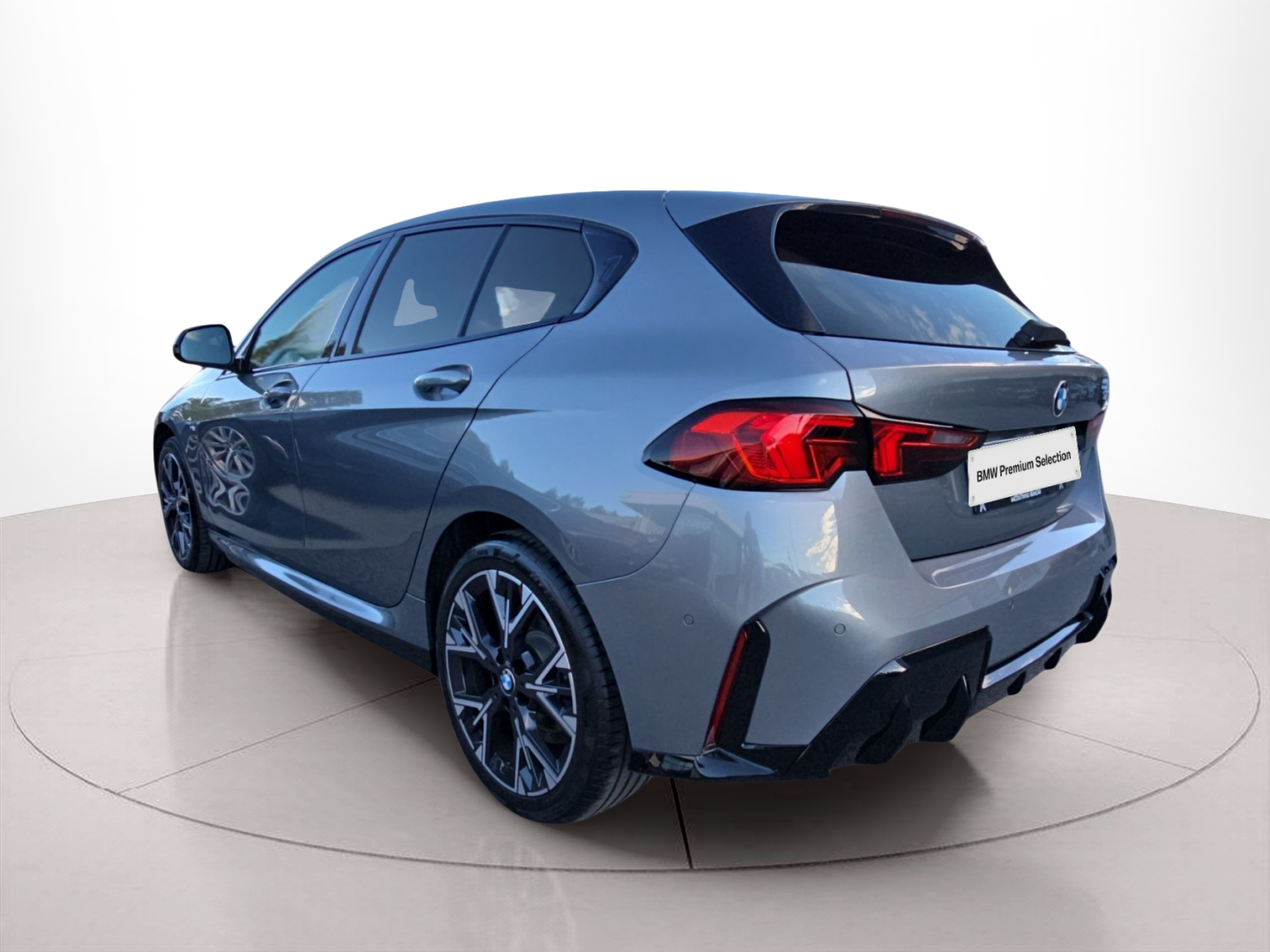 BMW Série 1 116i color Gris. Año 2025. 90KW(122CV). Gasolina. En concesionario MCoutinho Bomcar Leiria de Leiria