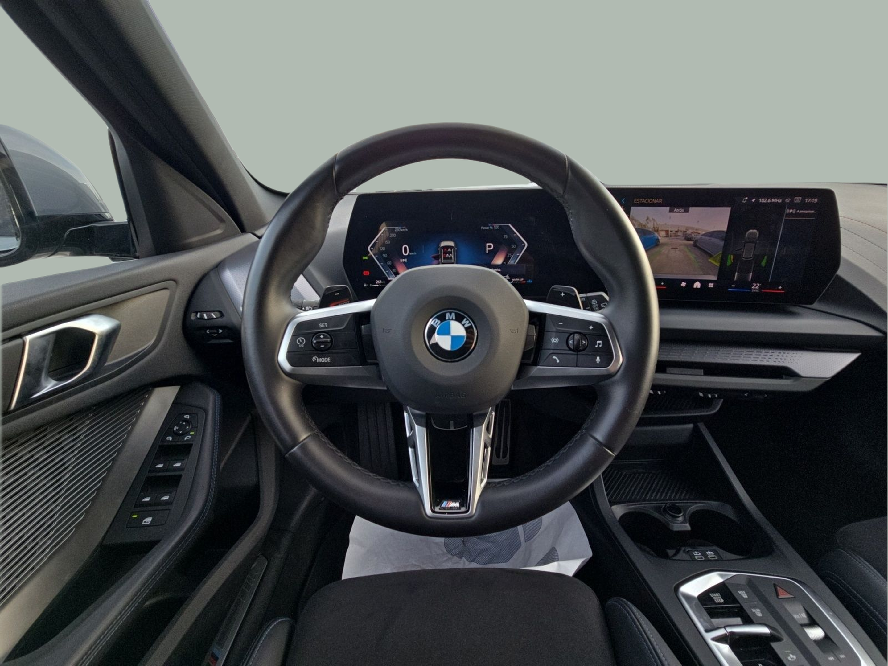 BMW Série 1 116i color Gris. Año 2025. 90KW(122CV). Gasolina. En concesionario MCoutinho Bomcar Leiria de Leiria